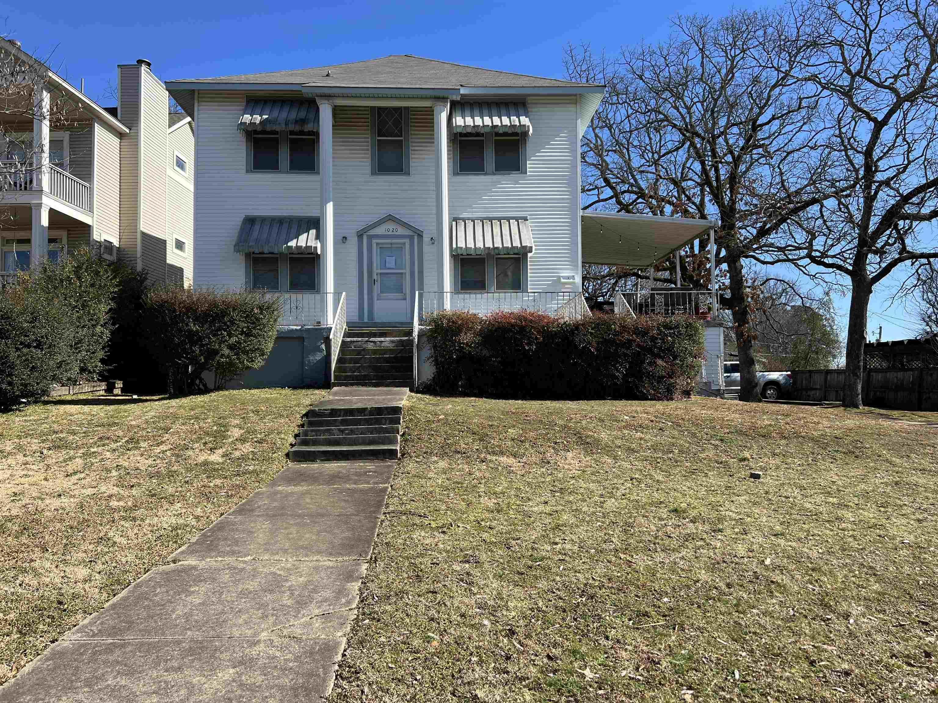 One bed, one bath apartment located only minutes away from various shops and restaurants in Hillcrest. Freshly painted apartment with tons of natural light and all new flooring. Living/dining room adjacent to the kitchen. Laundry room with washer/dryer hook ups located on premises. Parking on premises. Deposit same as rent. Tenant pays utilities.
