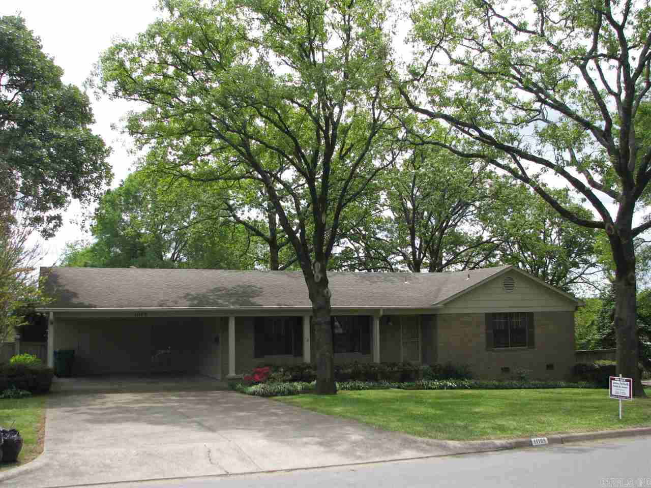 Wonderful one level sitting on a large level lot.  This home has been updated with fresh paint, new carpet, new tile, new appliances including refrigerator and  new cabinet doors.  Great floor plan with living/dining and den w/gas lot fireplace and access to large sundeck.  Beautiful fully fenced backyard with extra landscaping and sprinkler system.  This shows great!!!  Sq Footage is from Tax Assessor.
