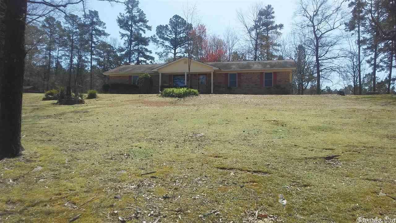 Cute 3 bedroom/2 bath house on 1 acre