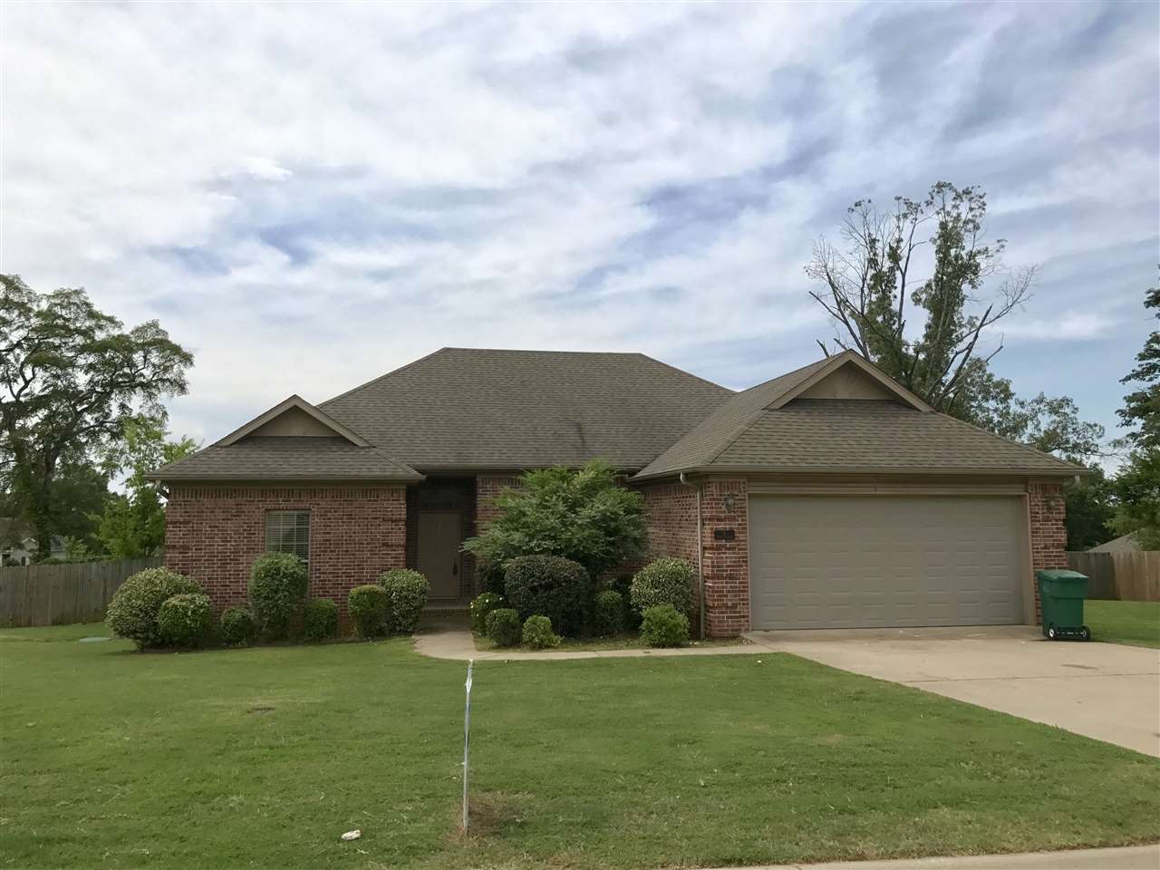 You have found it, a 4 bedroom home on a large lot with a fenced yard!  This home has a split bedroom plan.  Dining room and breakfast area is open to the living room.  Fireplace and tall ceilings.  Granite counter tops in the kitchen.  Perfect for your family.  Enjoy relaxing on the deck.  Plenty of room to play.
