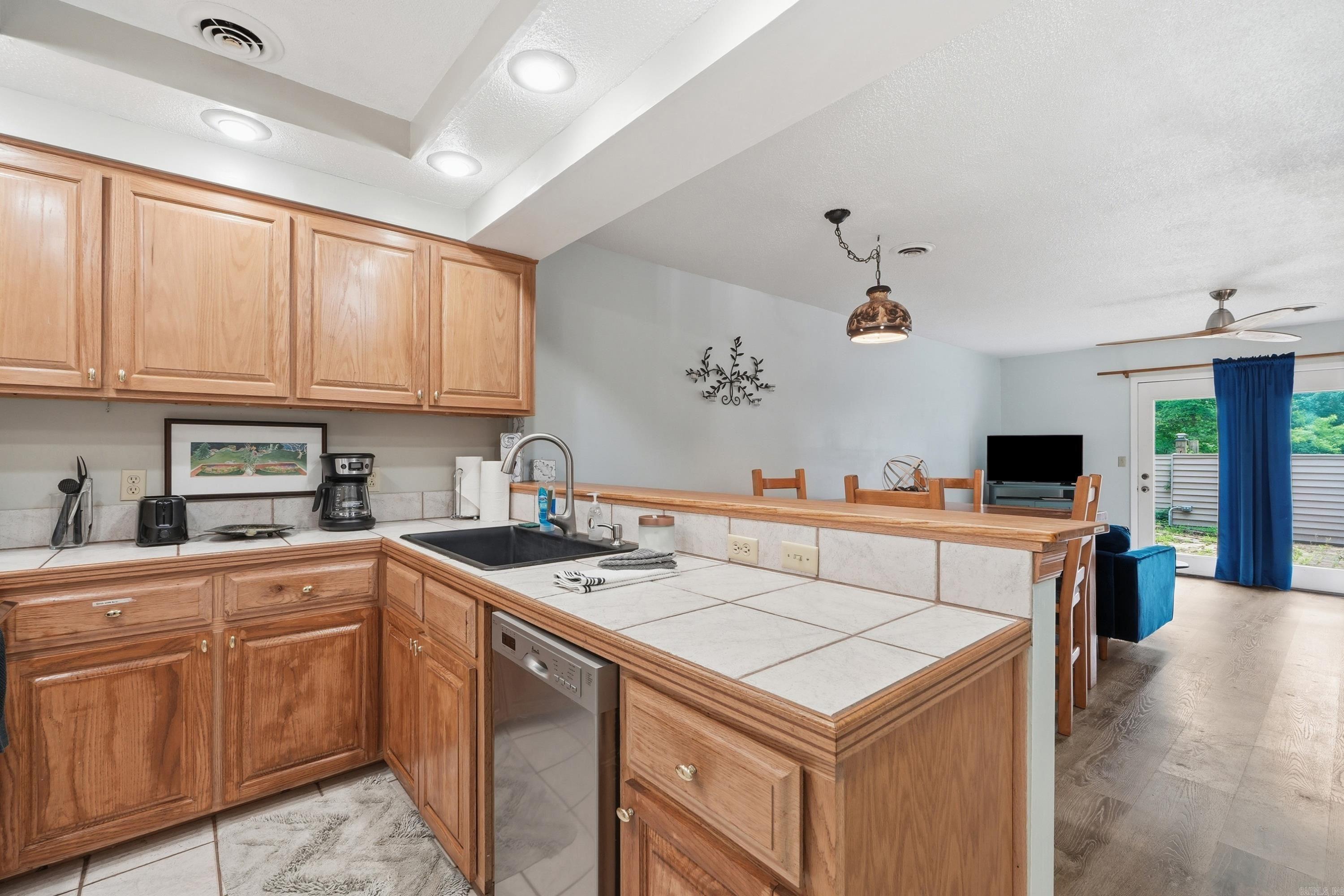 LAKEWOOD HILLS CONDO - Residential