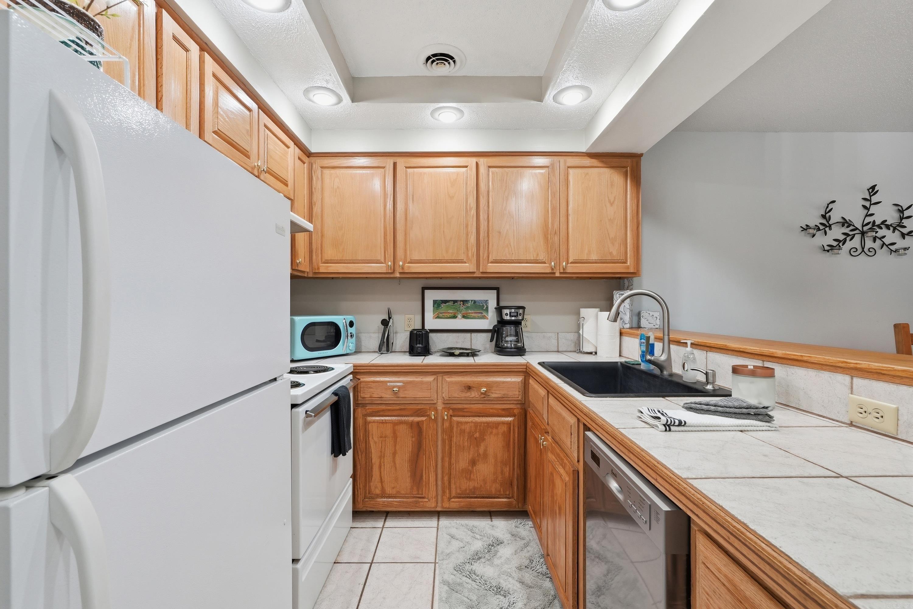 LAKEWOOD HILLS CONDO - Residential