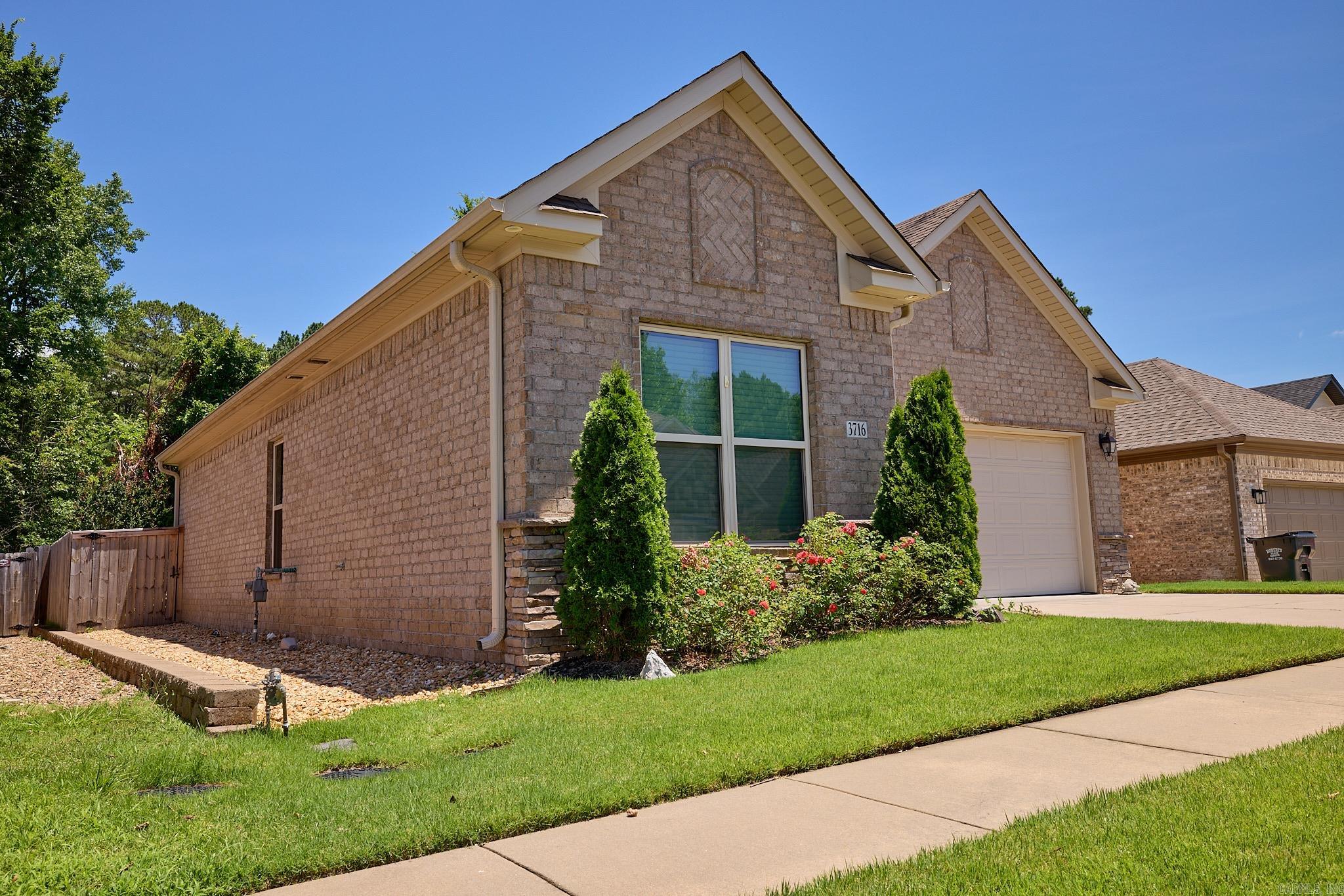 HUNTER CROSSING - Residential