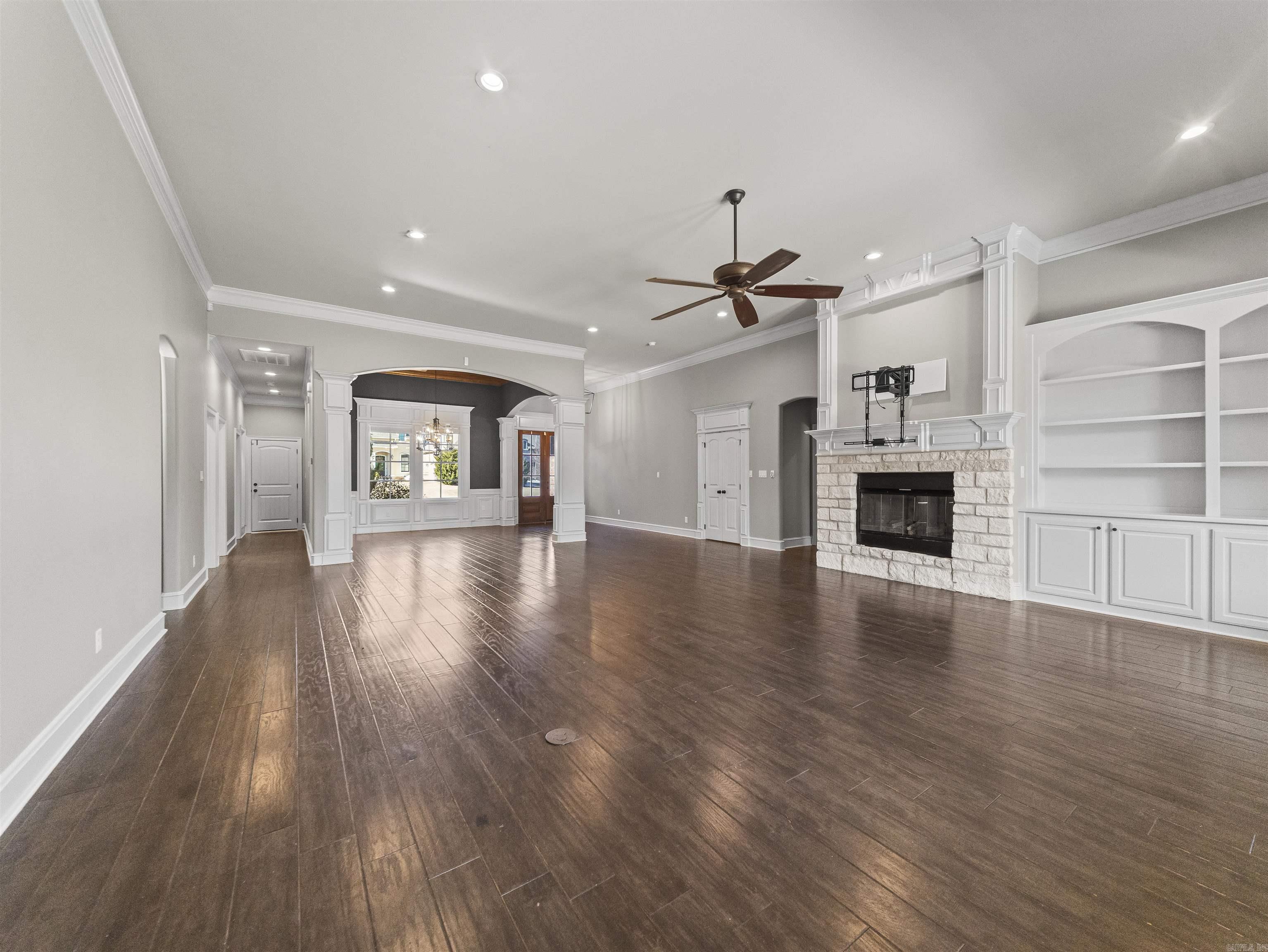 ARLINGTON PARK - Residential