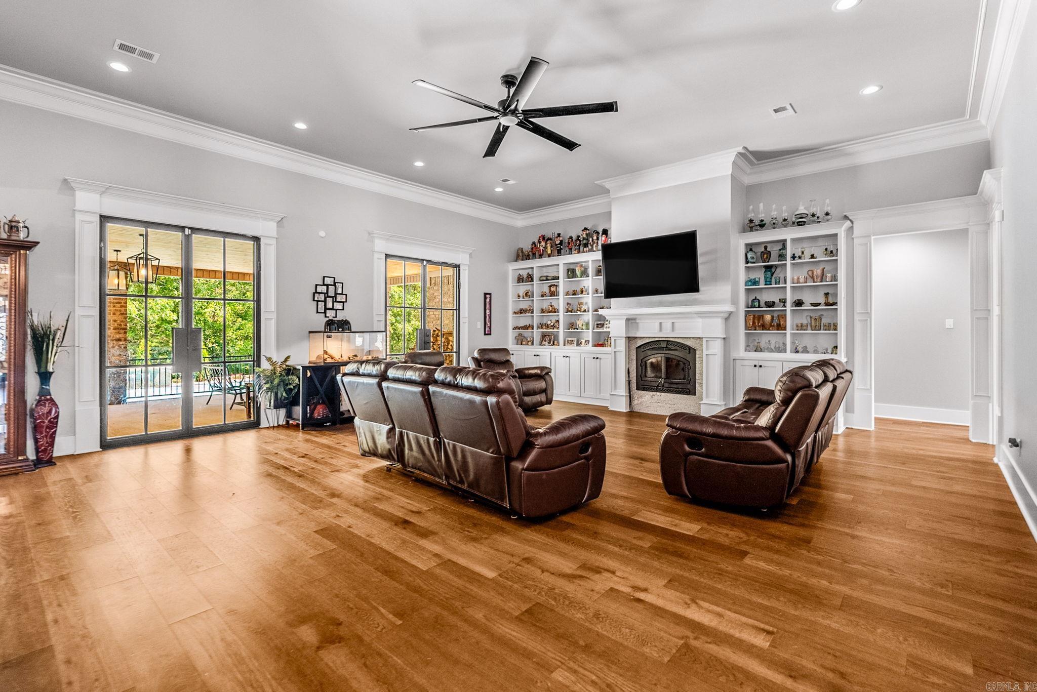 WELLINGTON PLACE - Residential