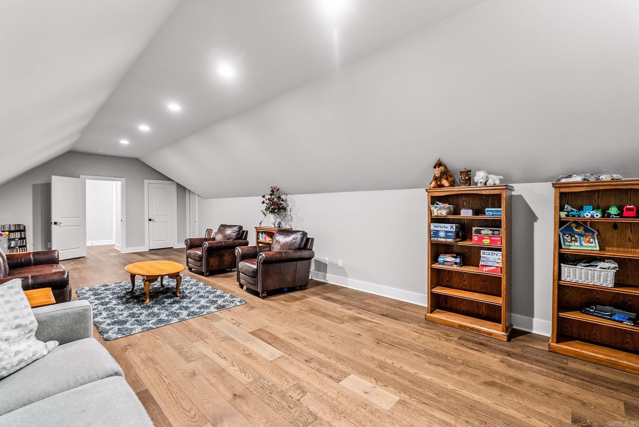 WELLINGTON PLACE - Residential