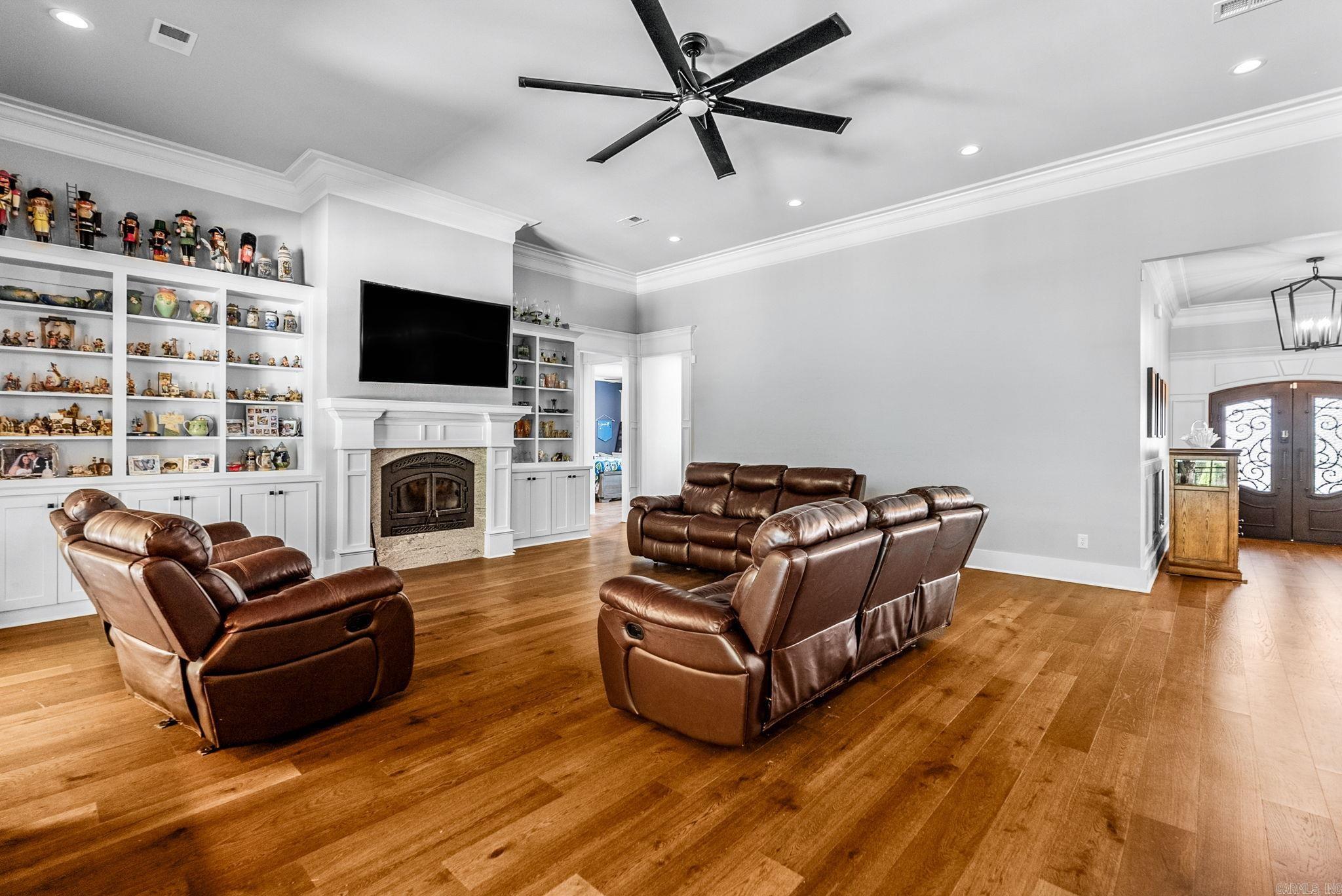 WELLINGTON PLACE - Residential
