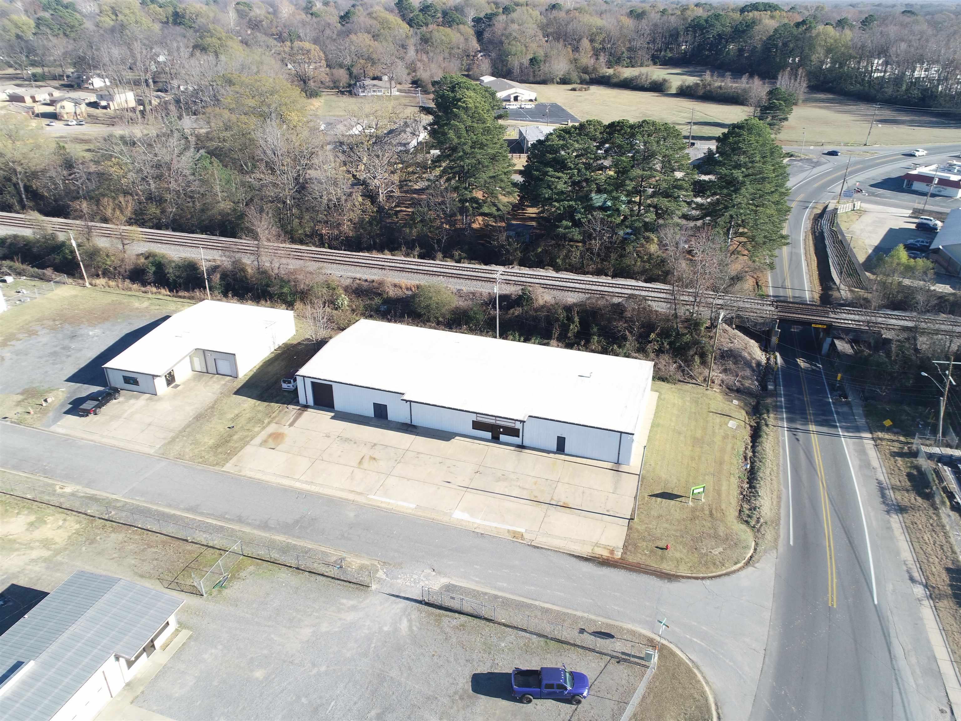 PRICE REDUCED!!! Built in equity of $66,000 BELOW CURRRENT APPRAISED VALUE. Highly Versatile 8400 sf Flex building!  Featuring metal structure with 40’ free span, 14’ SW, & 20’CH. Electrical includes both Single & 3 phase. Building includes 3 Suites. SUITE 1: 3600 sf of open warehouse space, restroom, storage, & 10' x 12' roll up door. SUITE 2: 2600 sf w/office, restroom & mechanical room. Fully heated & cooled w/10’ lay-in ceiling. SUITE 3: 2200 sf of open warehouse space w/ 3 phase electrical, fully heated & cooled. Location provides excellent visibility & is conveniently located.  High traffic counts of 11,000 VPD & over 8,000 population within 1 mile radius. Zoned C-4 w/city utilities available. Call today!