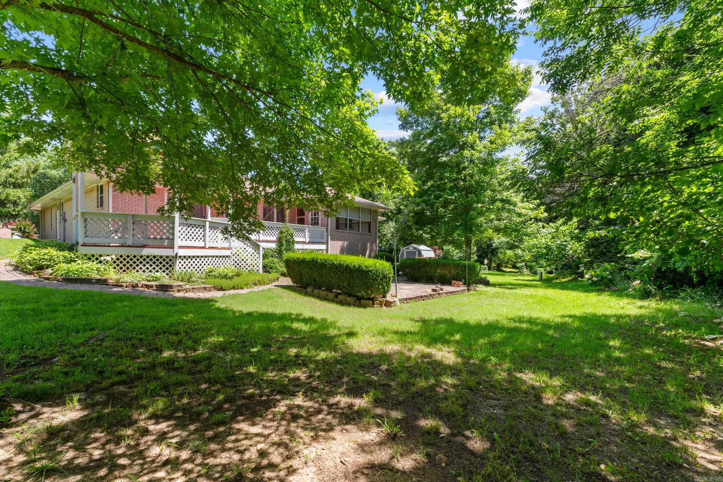 VILLAGE GREEN - Residential