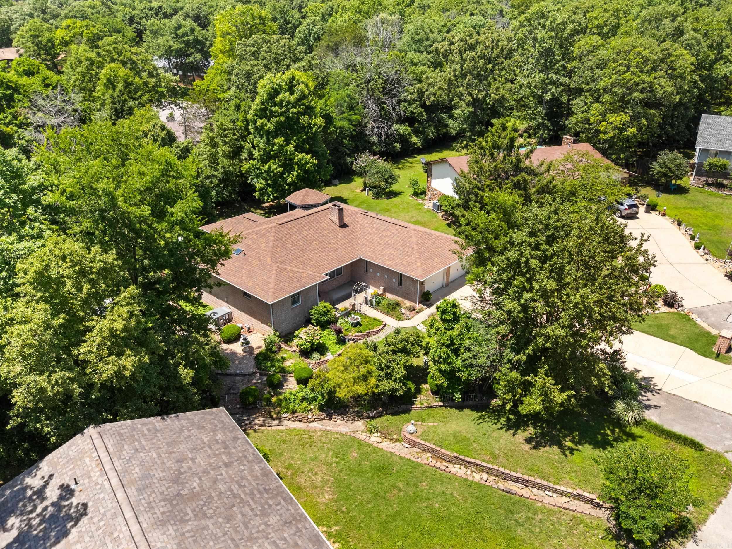 VILLAGE GREEN - Residential