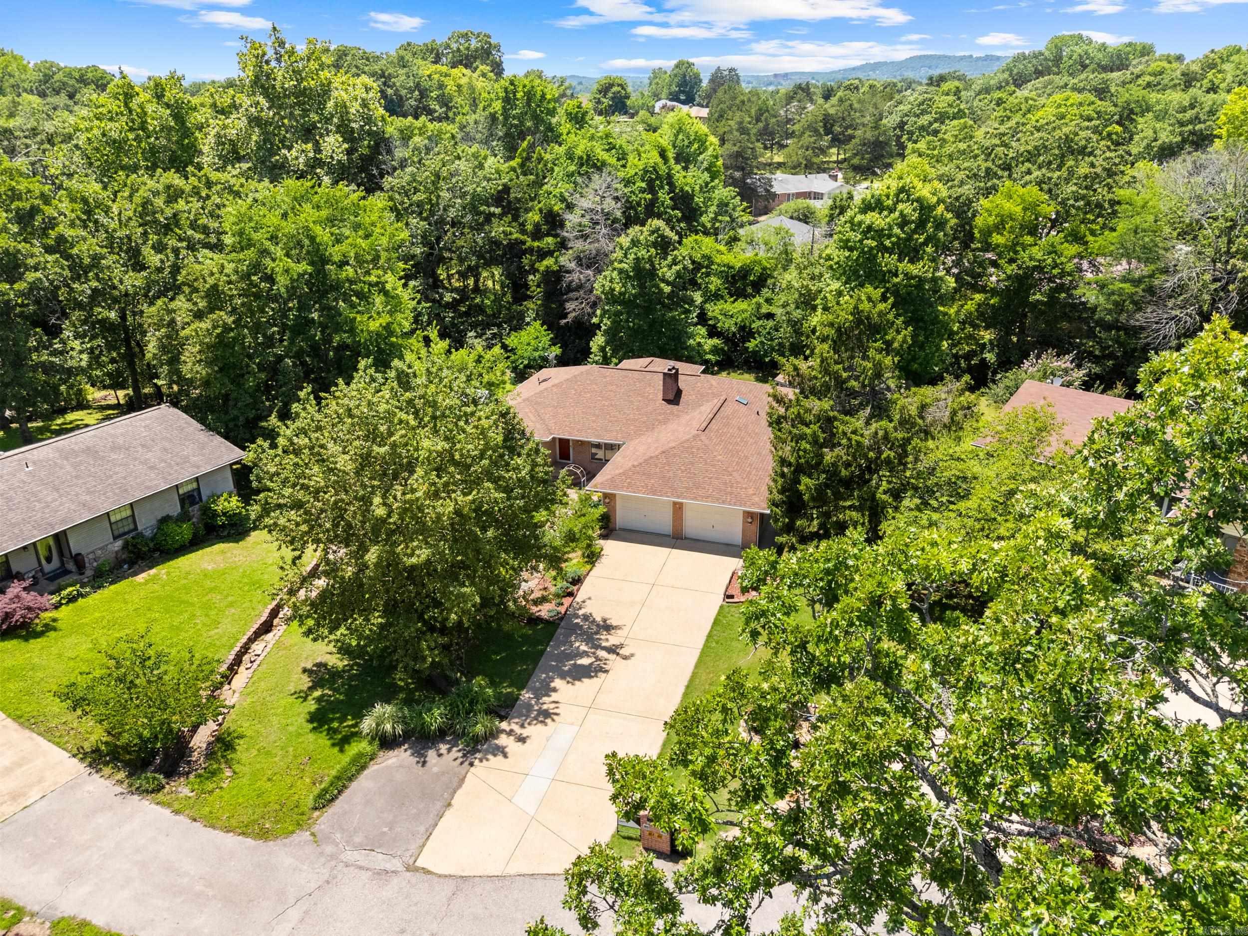 VILLAGE GREEN - Residential