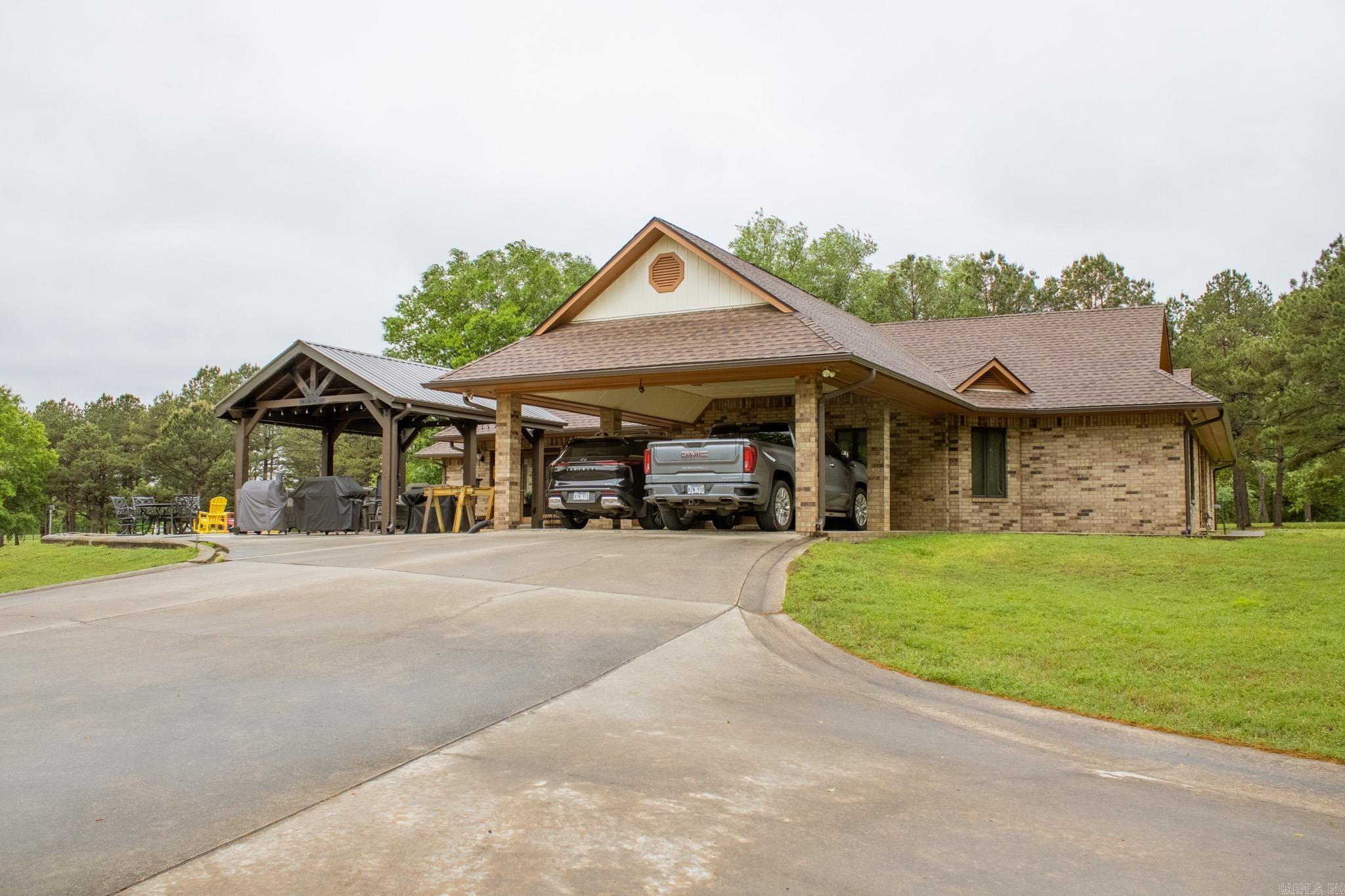 COUNTRY CLUB ESTATES - Residential