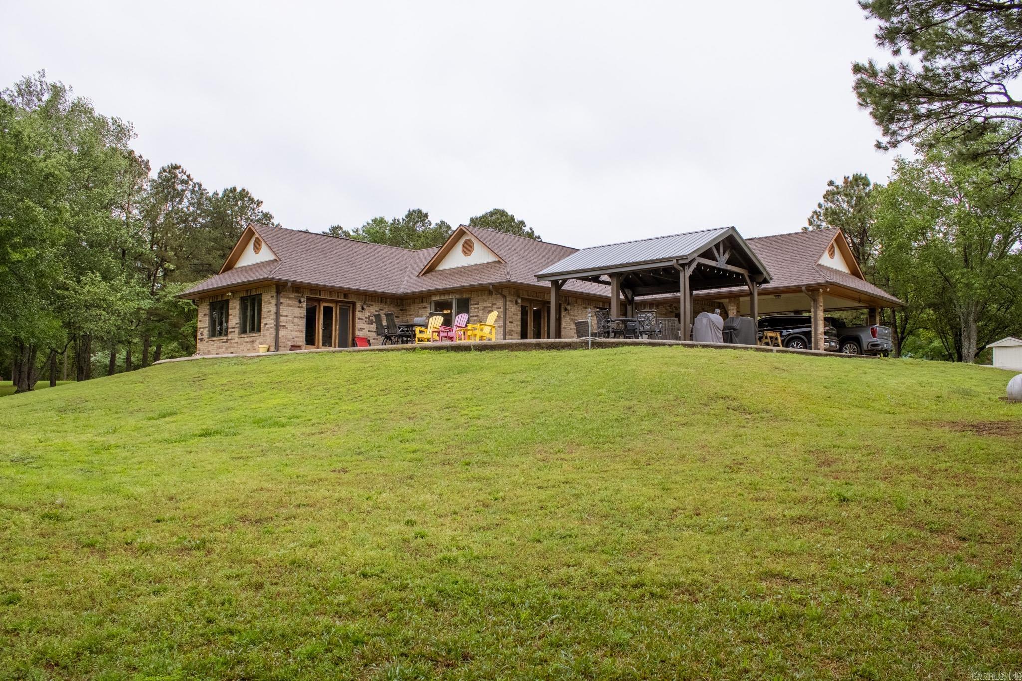 COUNTRY CLUB ESTATES - Residential