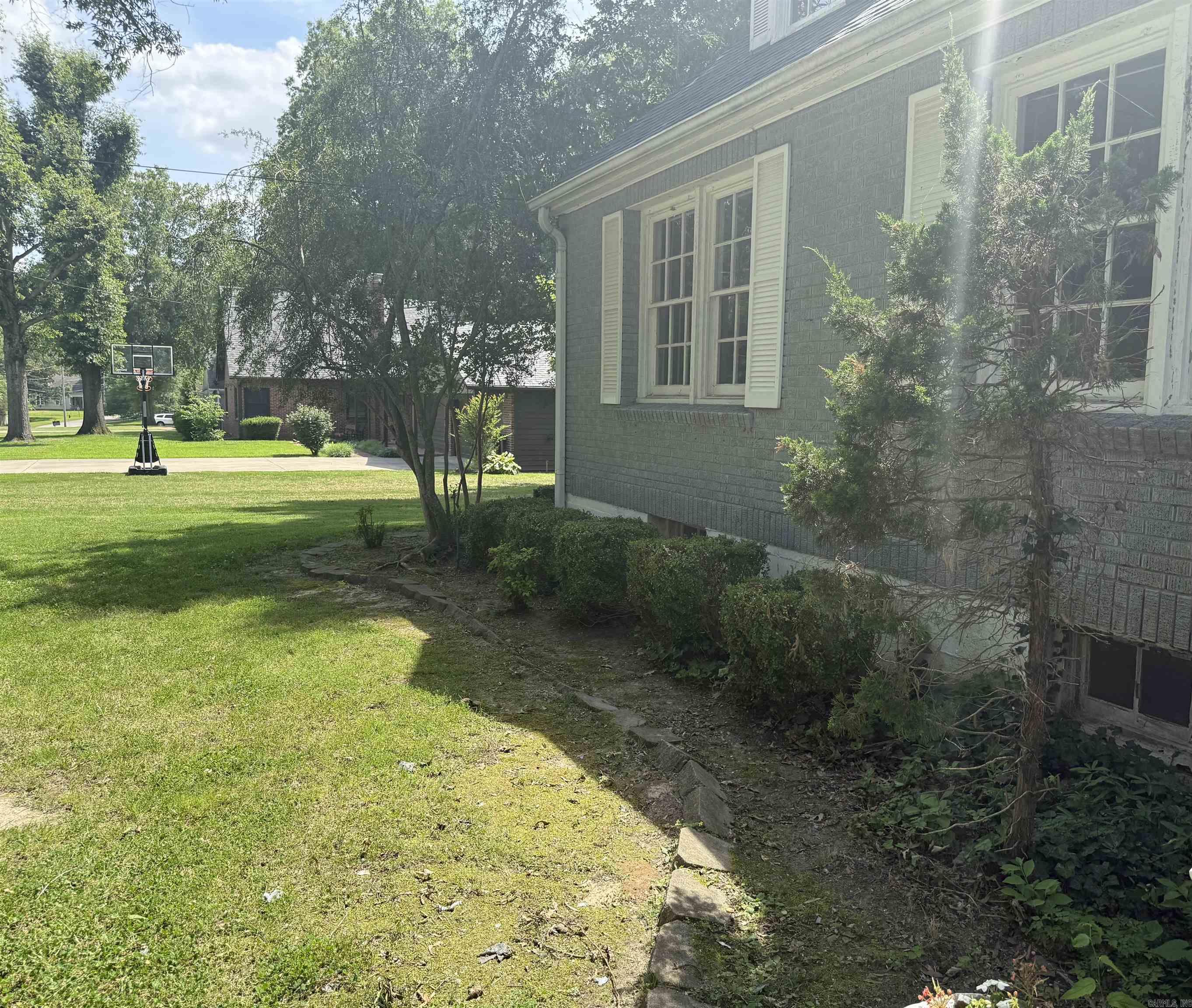 HOLIFIELD - Residential