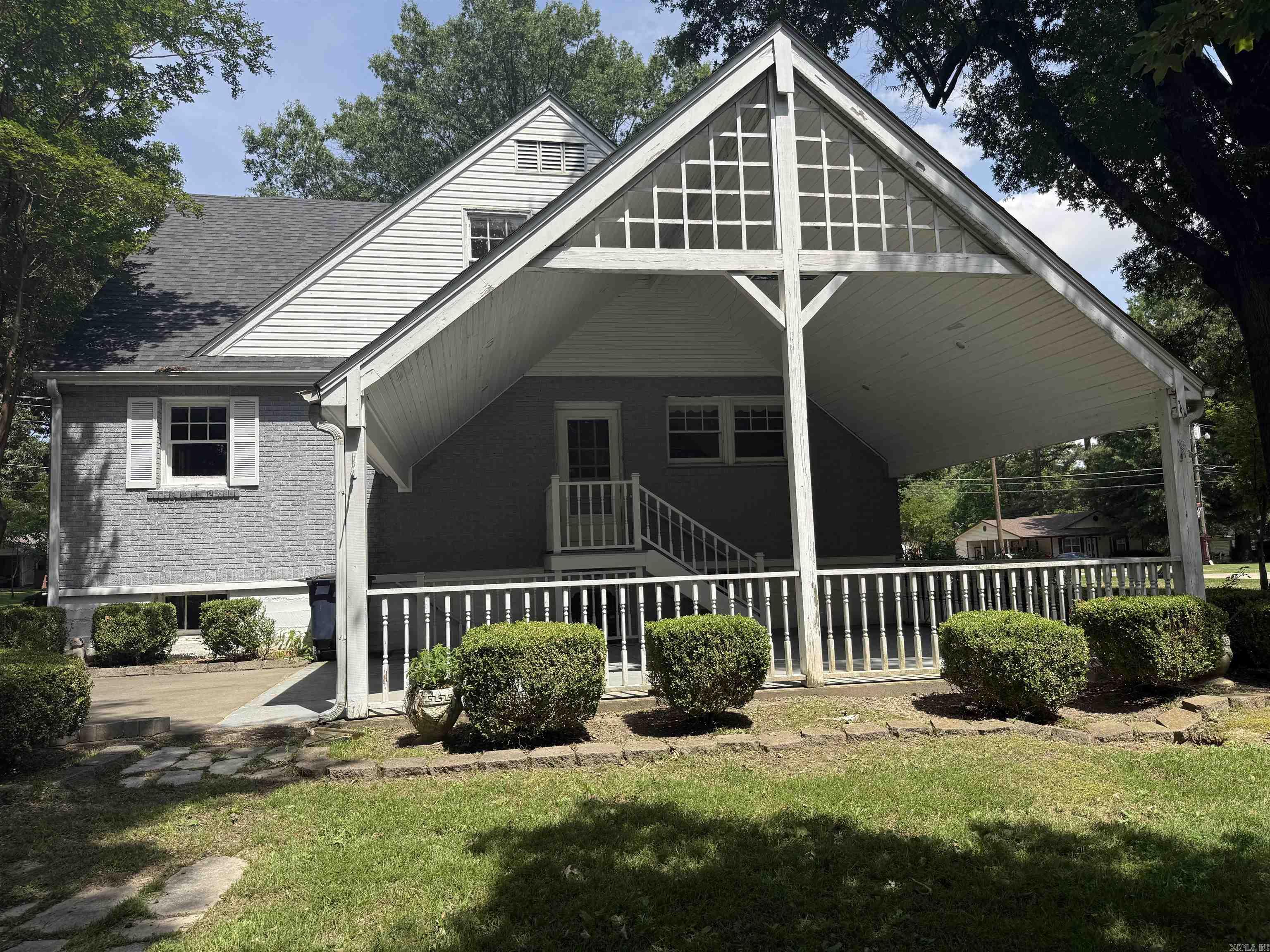 HOLIFIELD - Residential