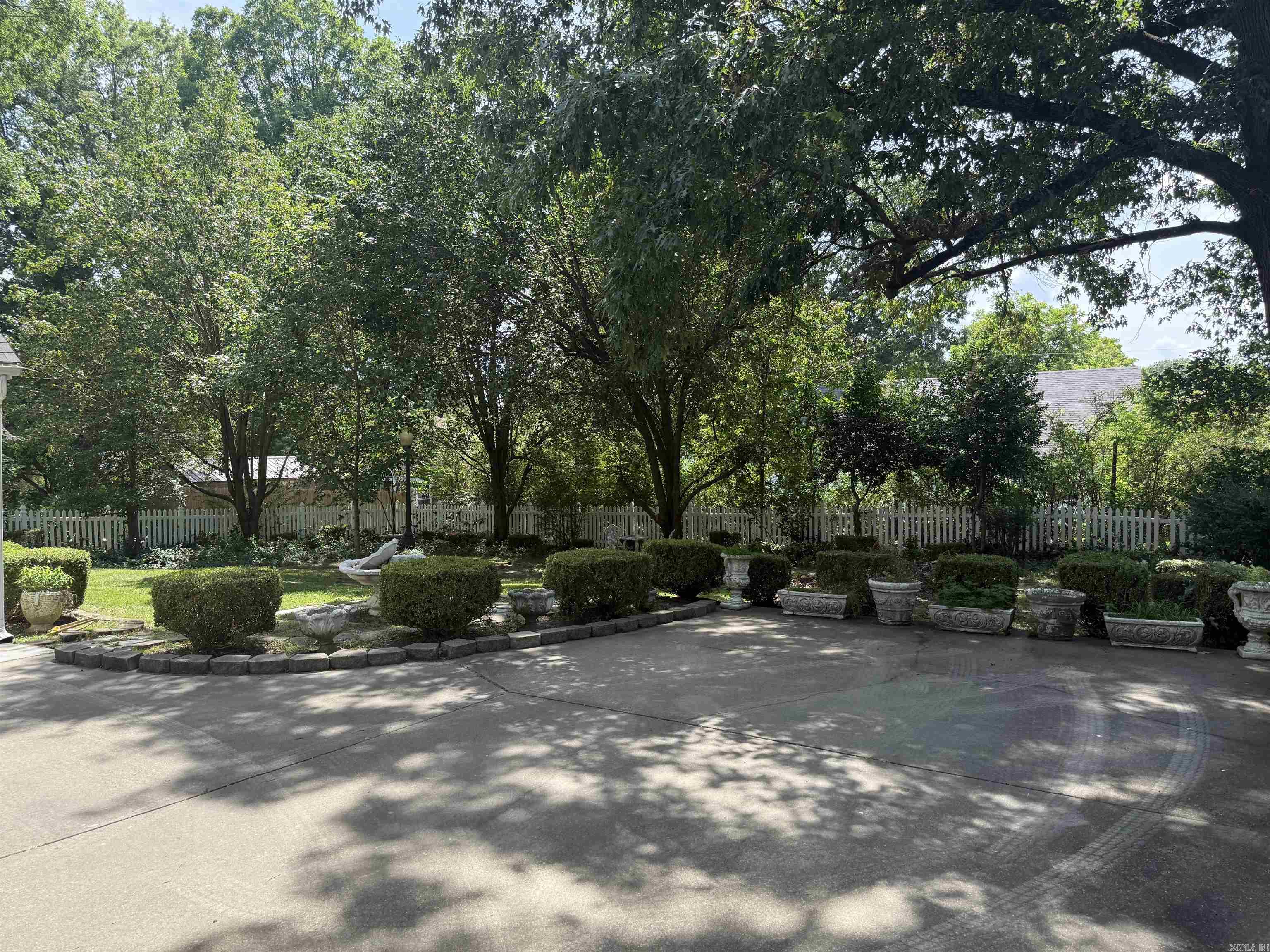 HOLIFIELD - Residential