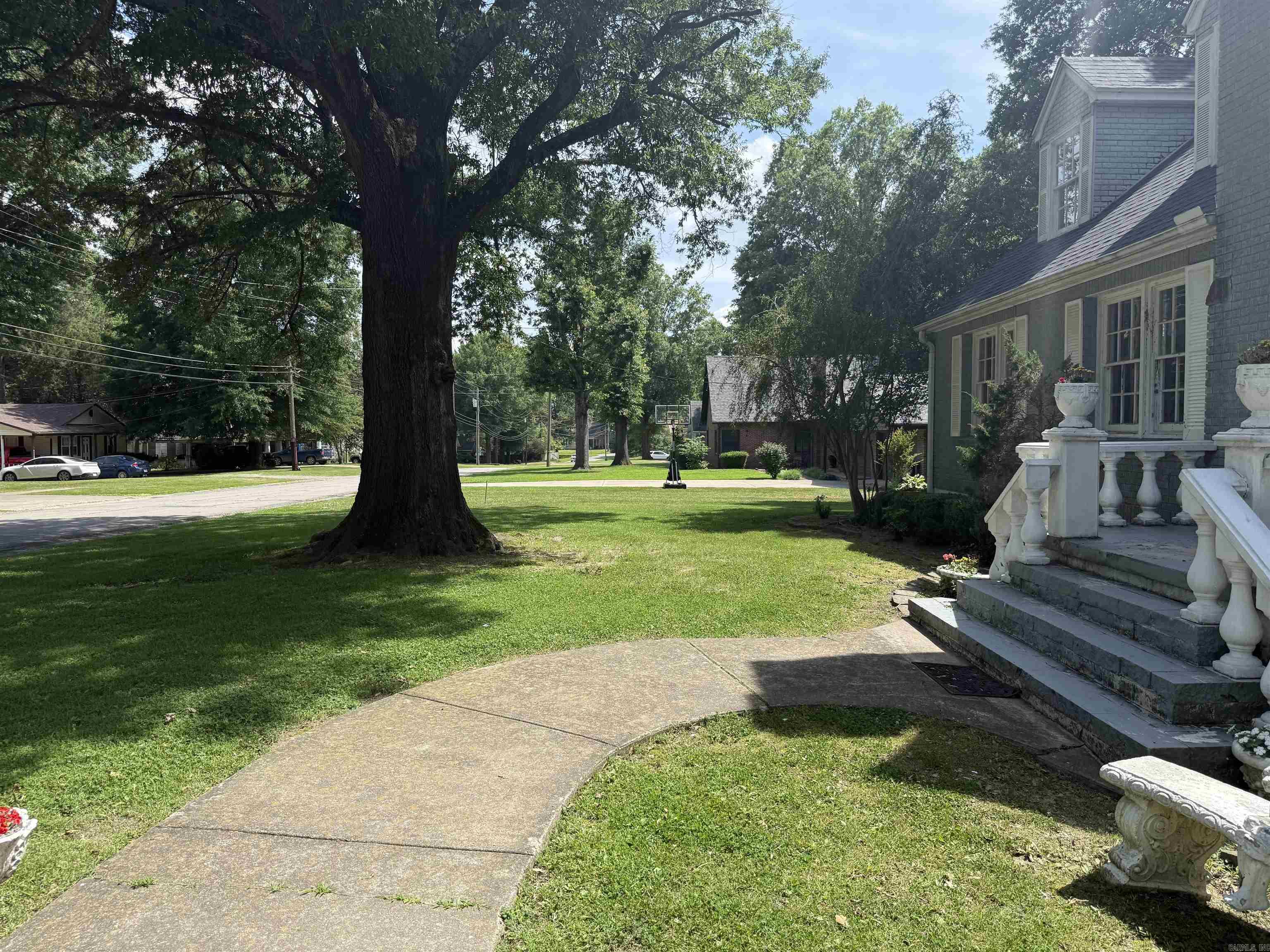 HOLIFIELD - Residential