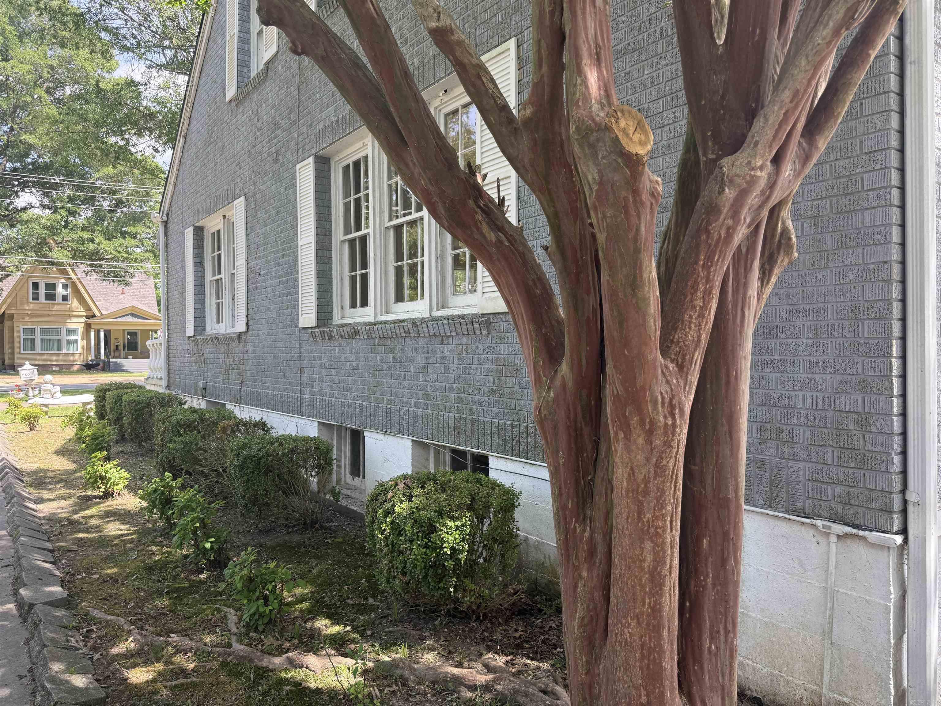 HOLIFIELD - Residential