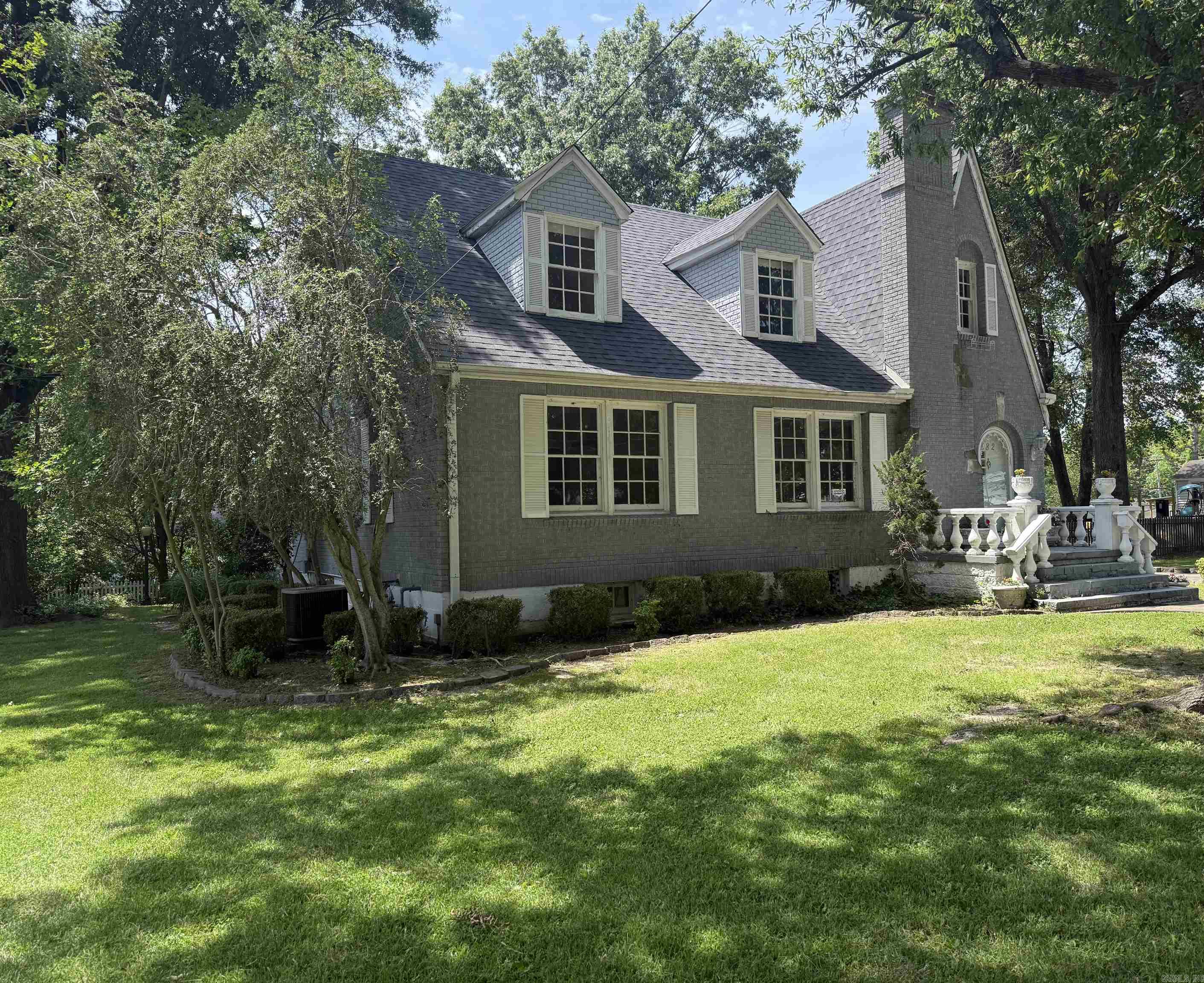 HOLIFIELD - Residential