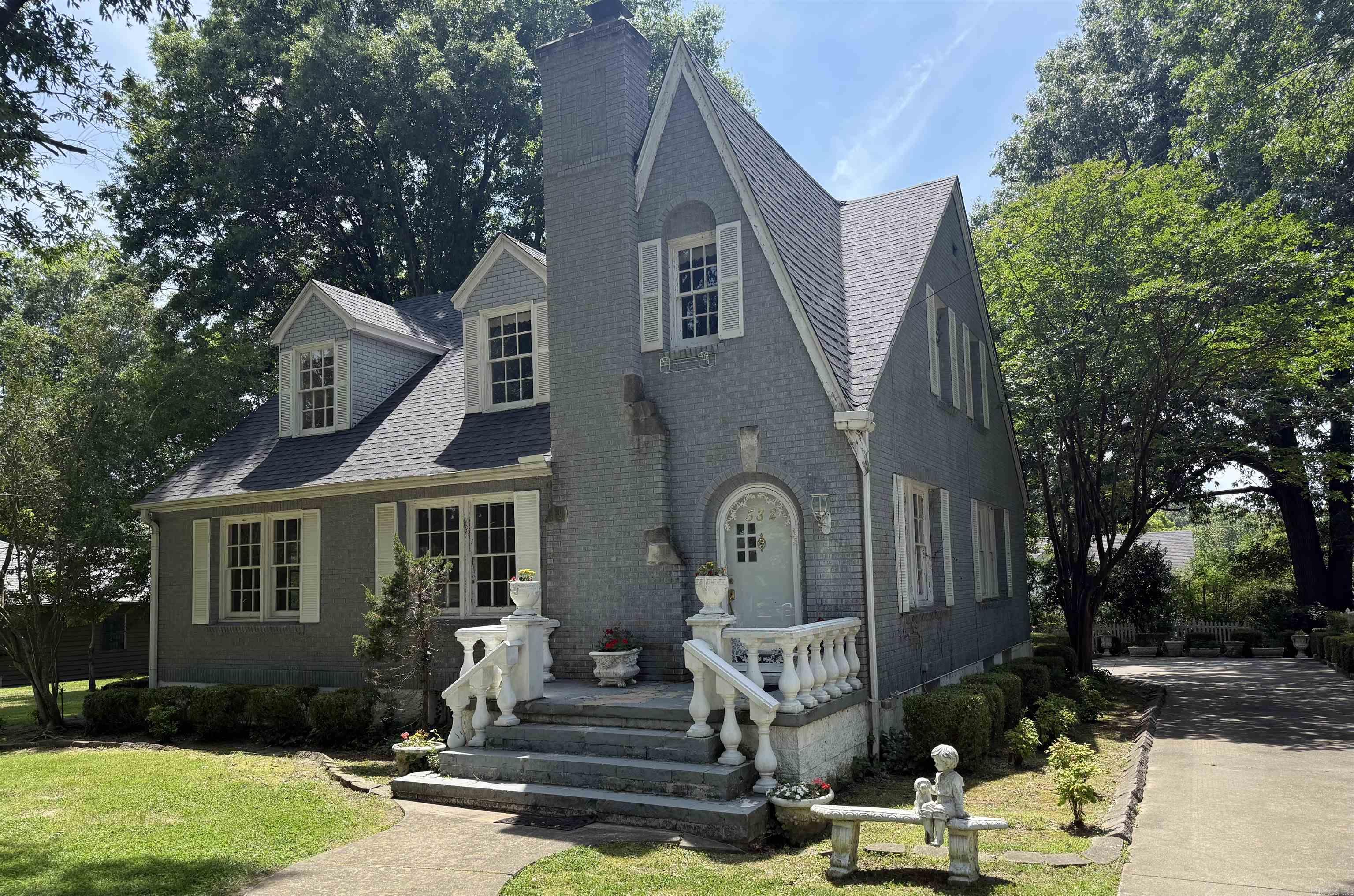 HOLIFIELD - Residential