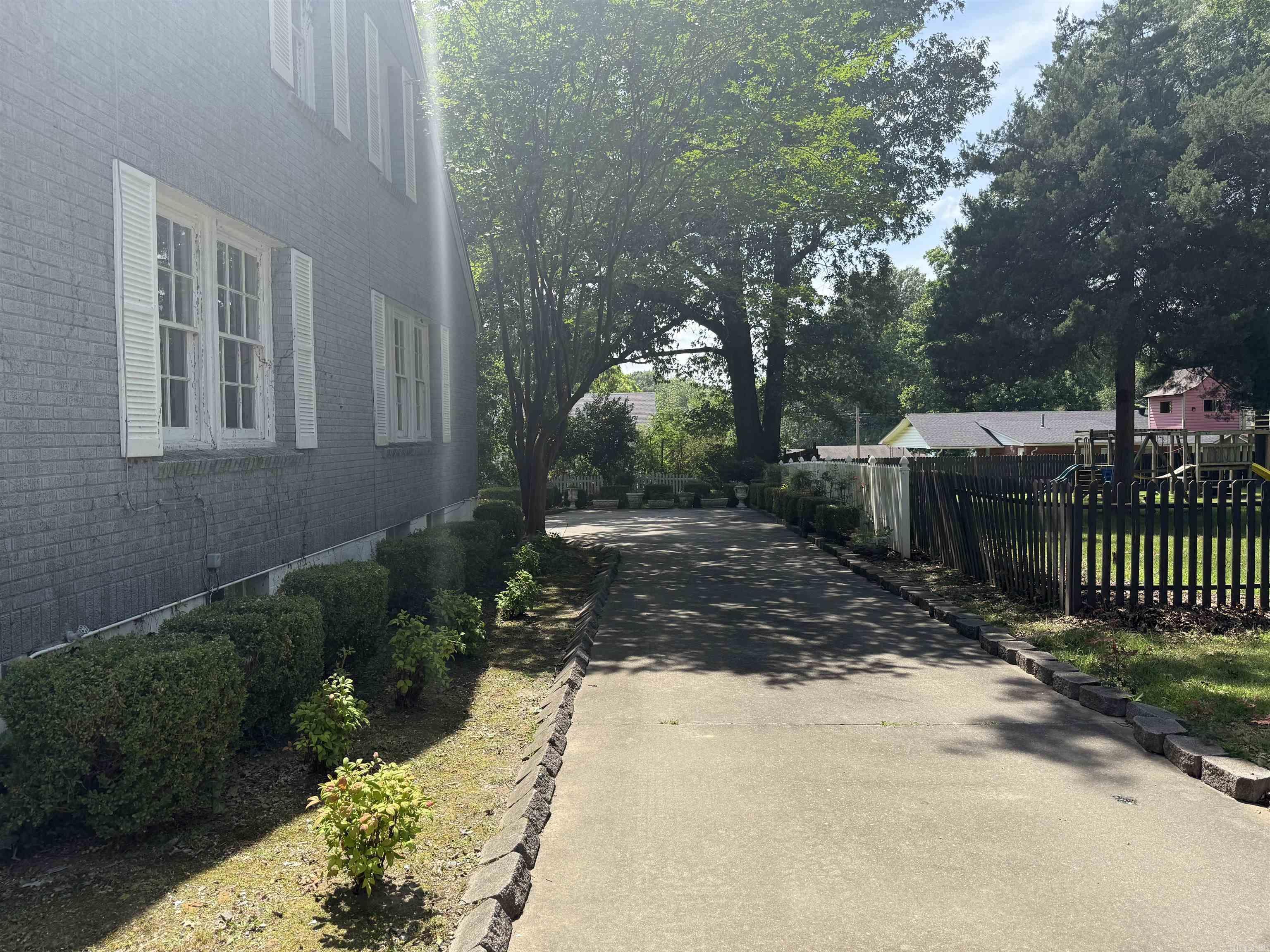HOLIFIELD - Residential