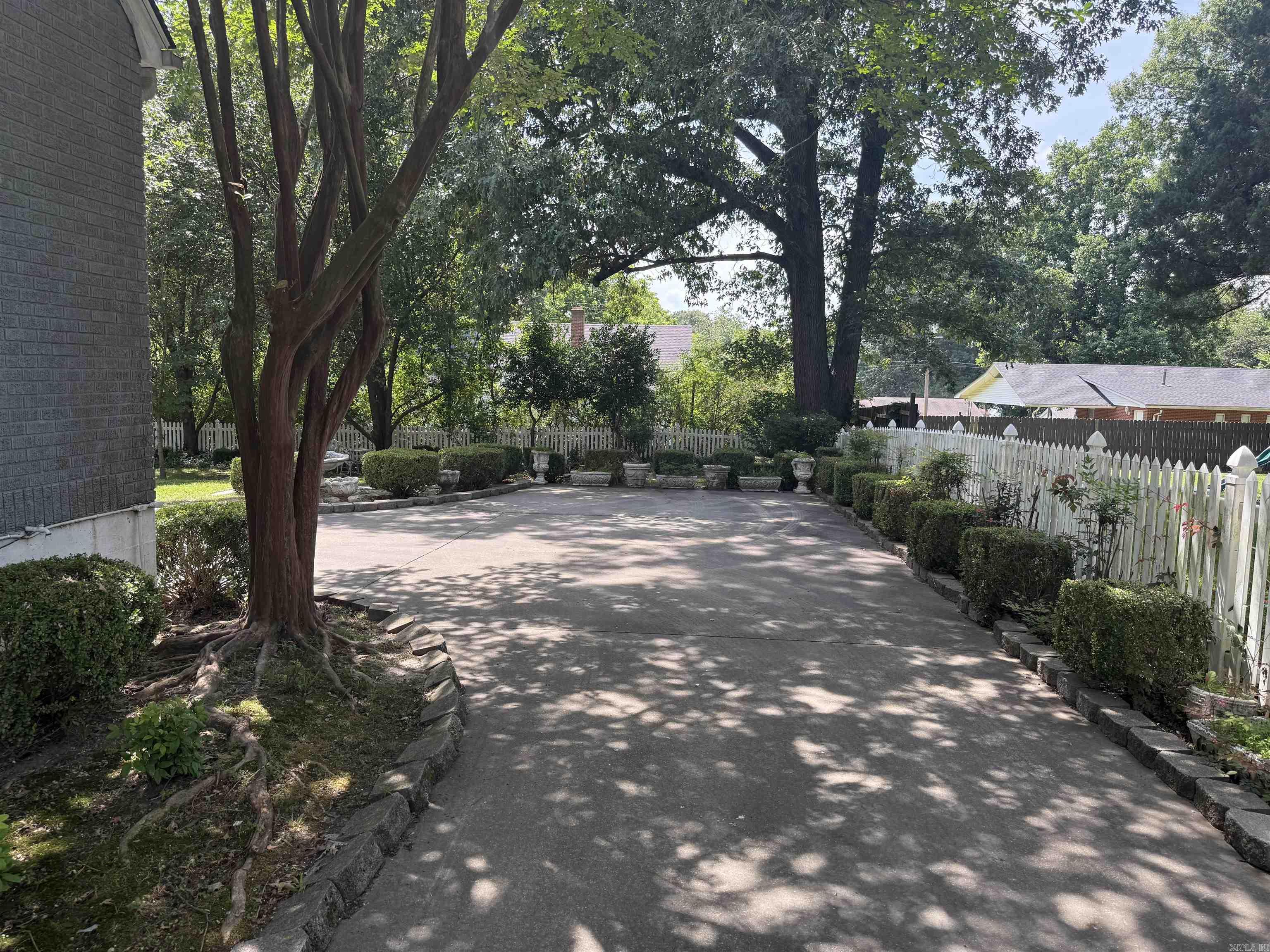 HOLIFIELD - Residential
