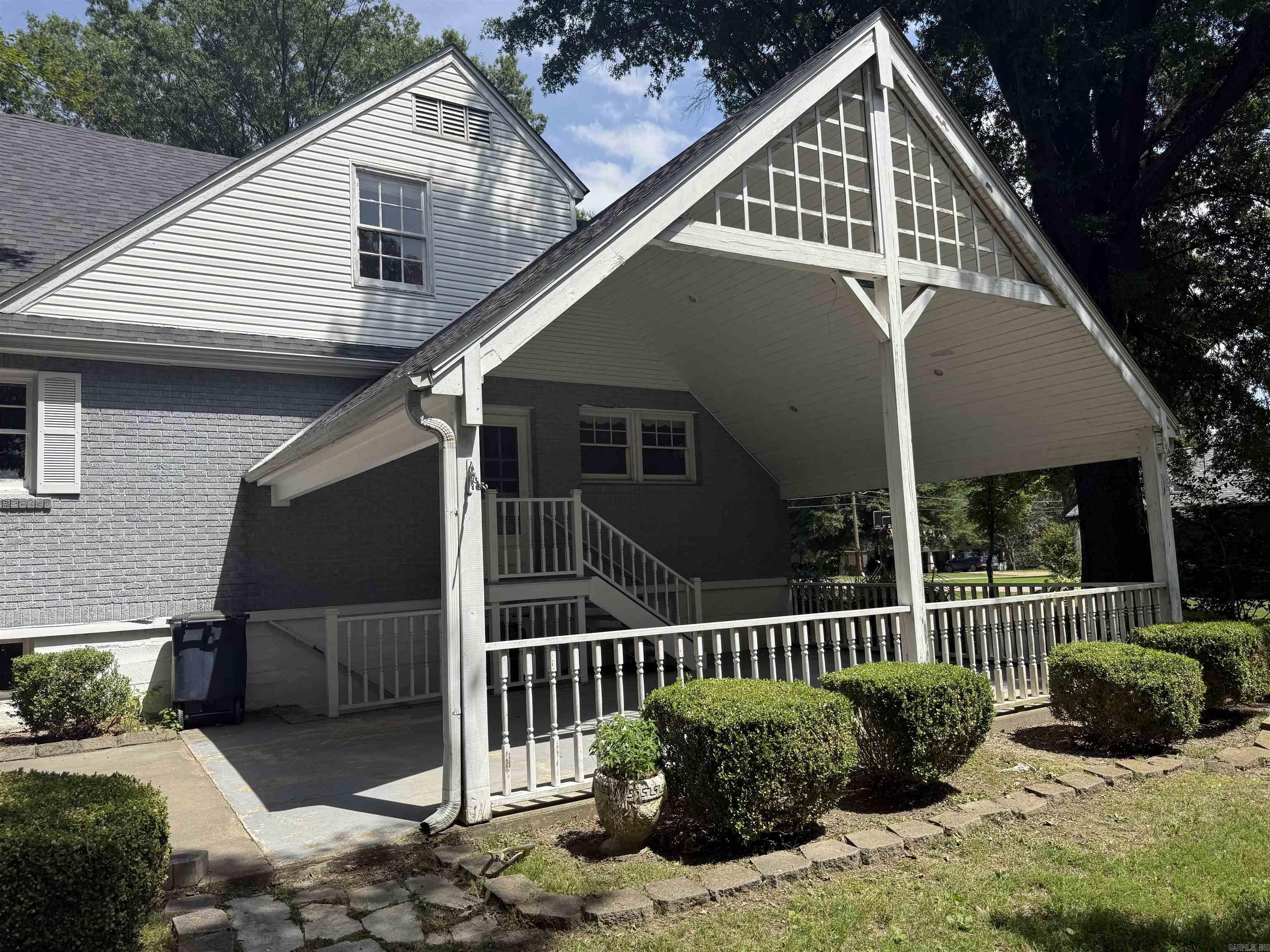 HOLIFIELD - Residential