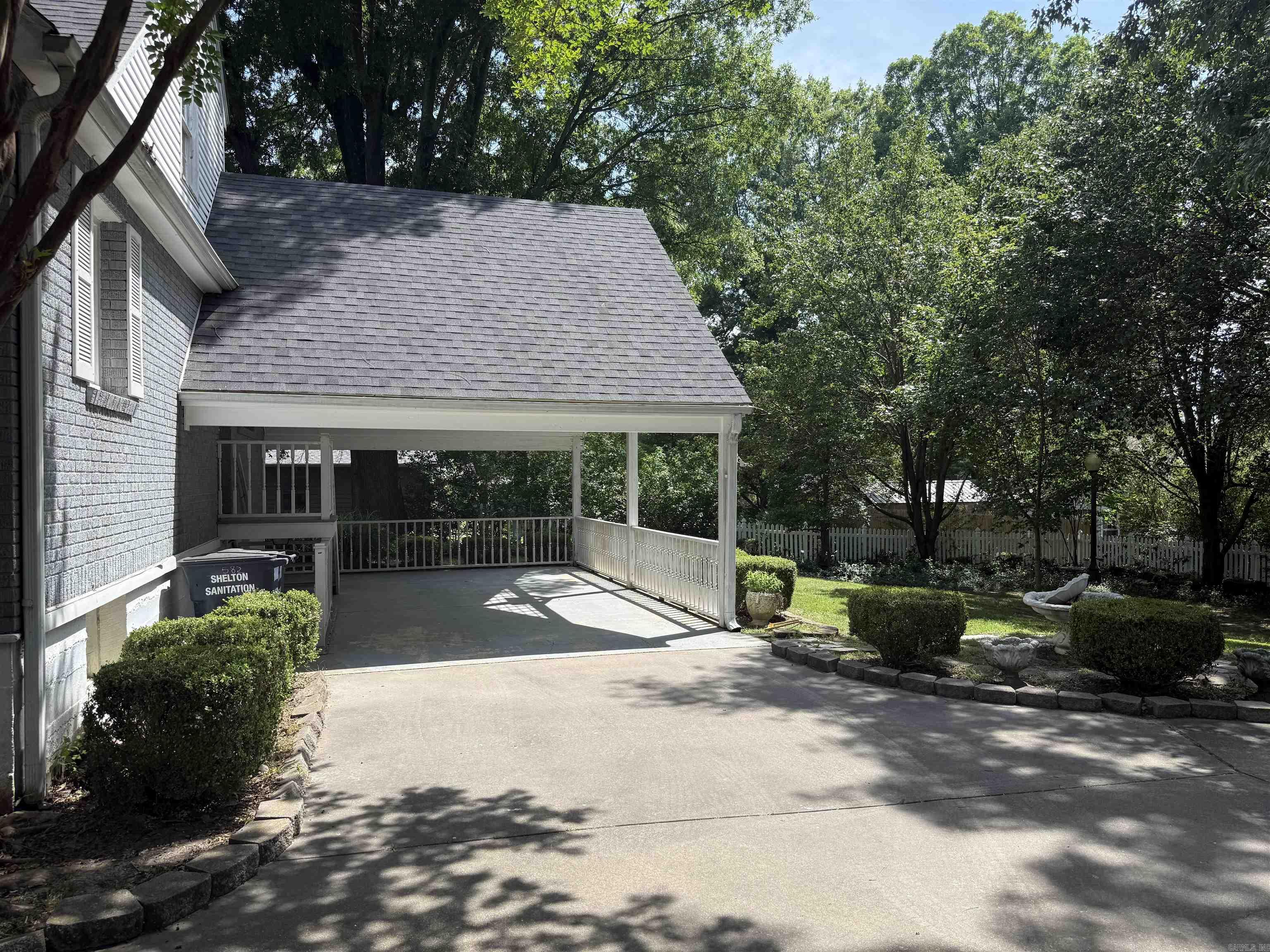 HOLIFIELD - Residential