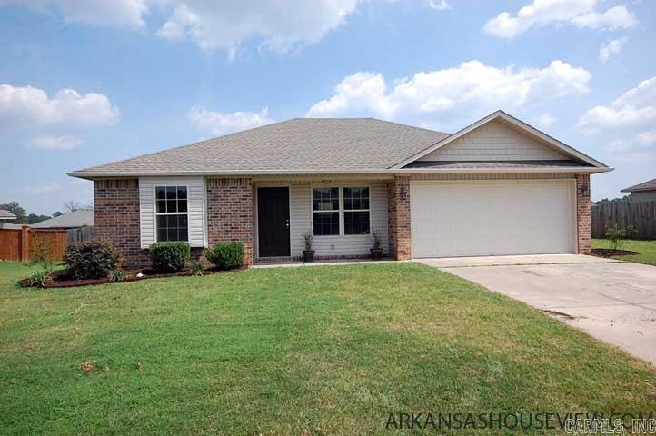 Orchard Hollow Estates subdivision brick/vinyl siding home with two car garage. Split floor plan with three bedrooms and two baths. Living room opens to eat in kitchen, newer appliances, laminate flooring, pantry, huge fenced in yard, and breakfast bar!!