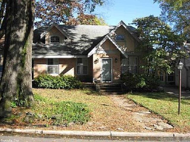 1/2 off FIRST month's rent for 12 month lease or First month FREE for 18 month lease. Located in the Hillcrest Neighborhood between Lee & Markham near UAMS, this home features 3 bedrooms with 2 full bathrooms, furnished kitchen with refrigerator, gas oven/range, dishwasher, disposal, & microwave, and furnished washer & dryer. Fireplace and bonus room. The floors are hardwood & ceramic tile.  Renter's liability insurance required. No smoking inside the premises is allowed. No Pit Bulls.