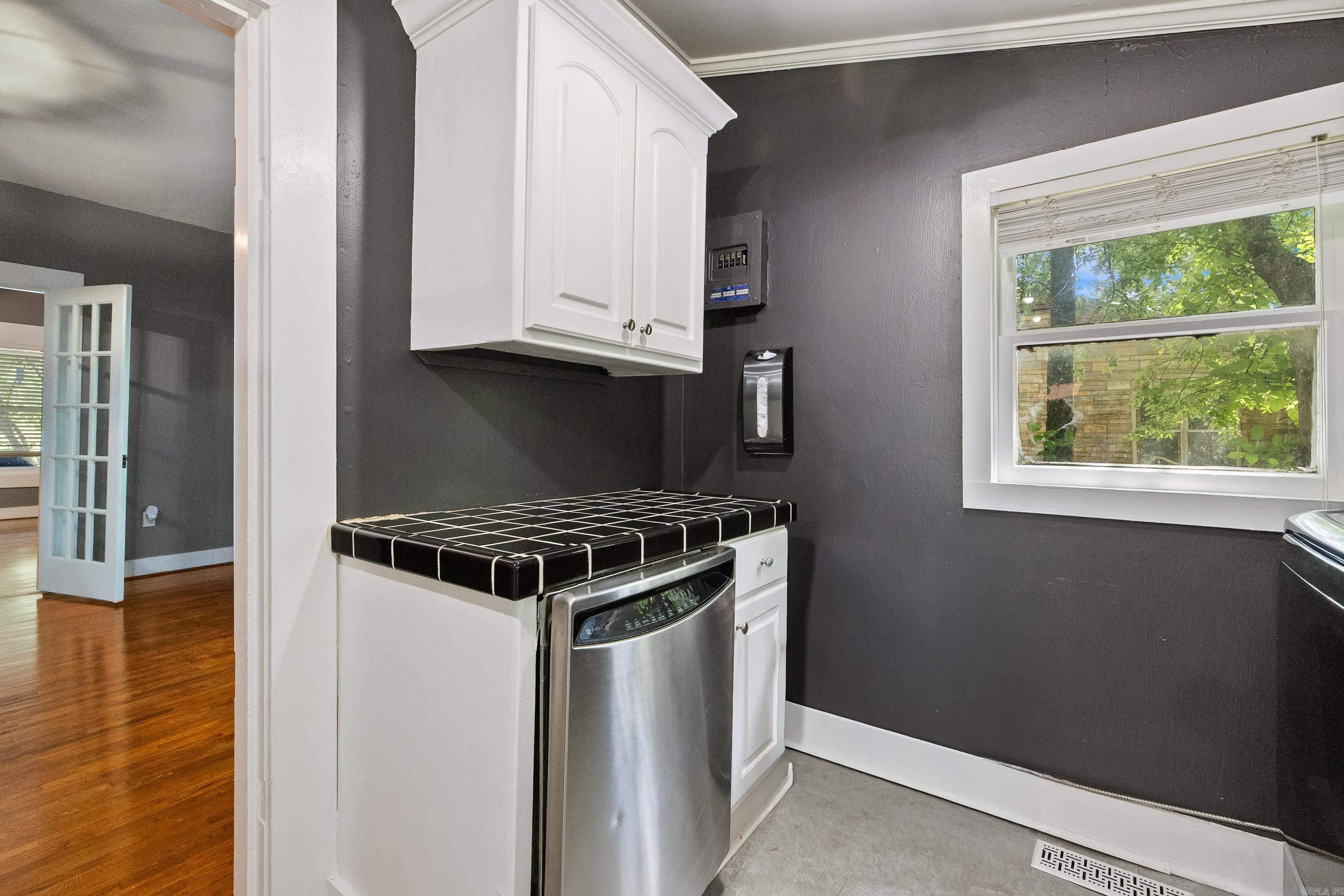 CLAYS H P ADDN TO ROLAND - Residential