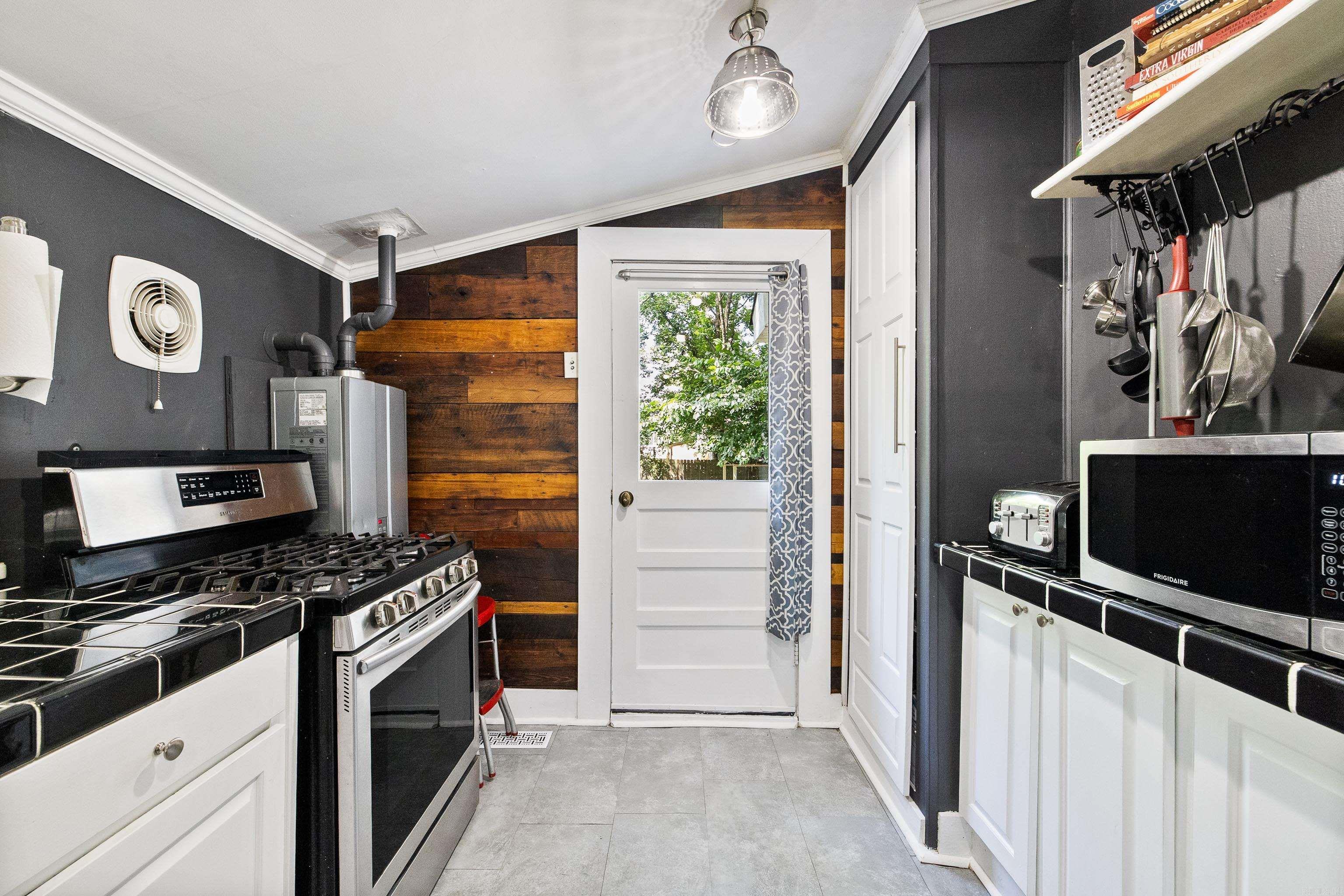 CLAYS H P ADDN TO ROLAND - Residential