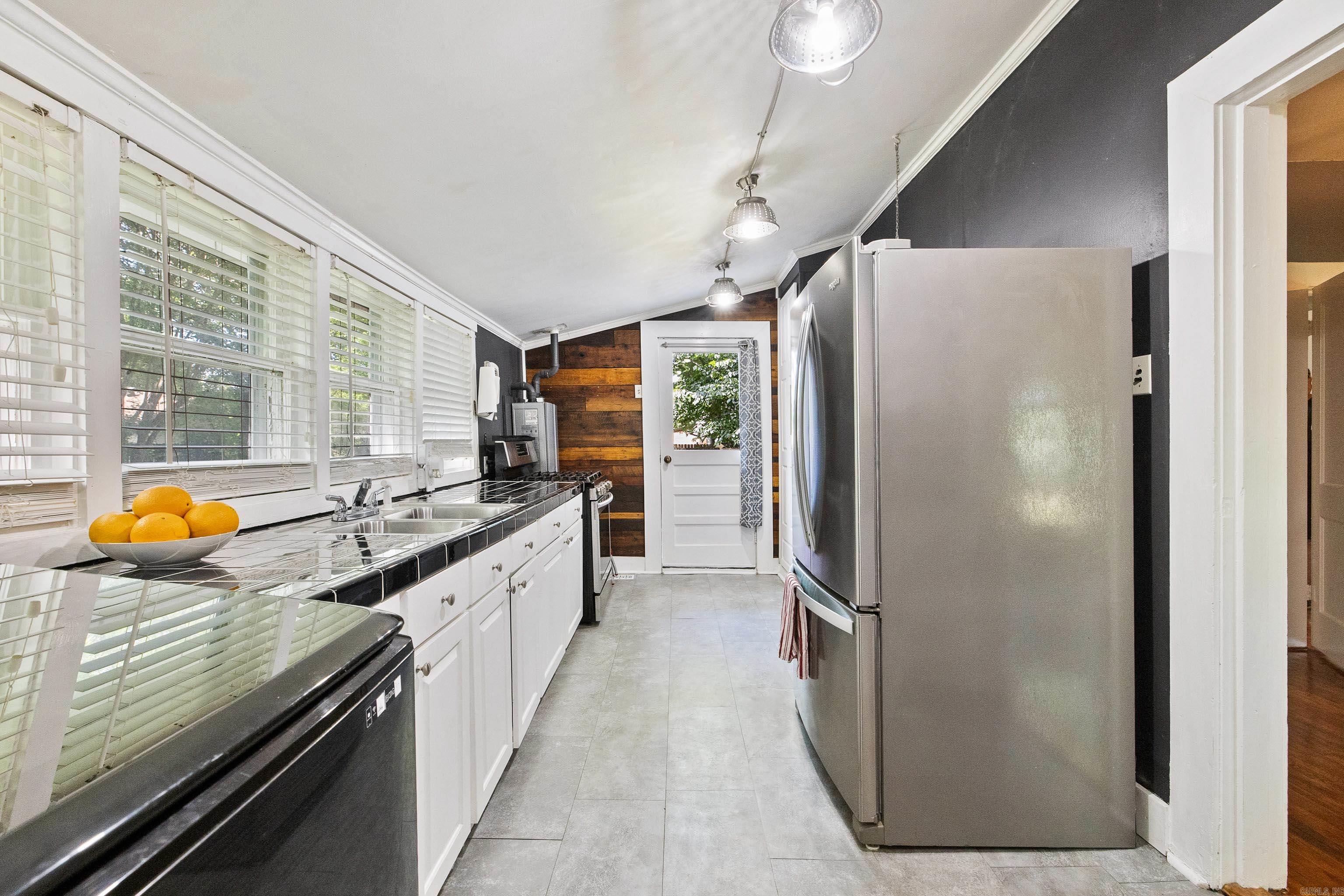 CLAYS H P ADDN TO ROLAND - Residential