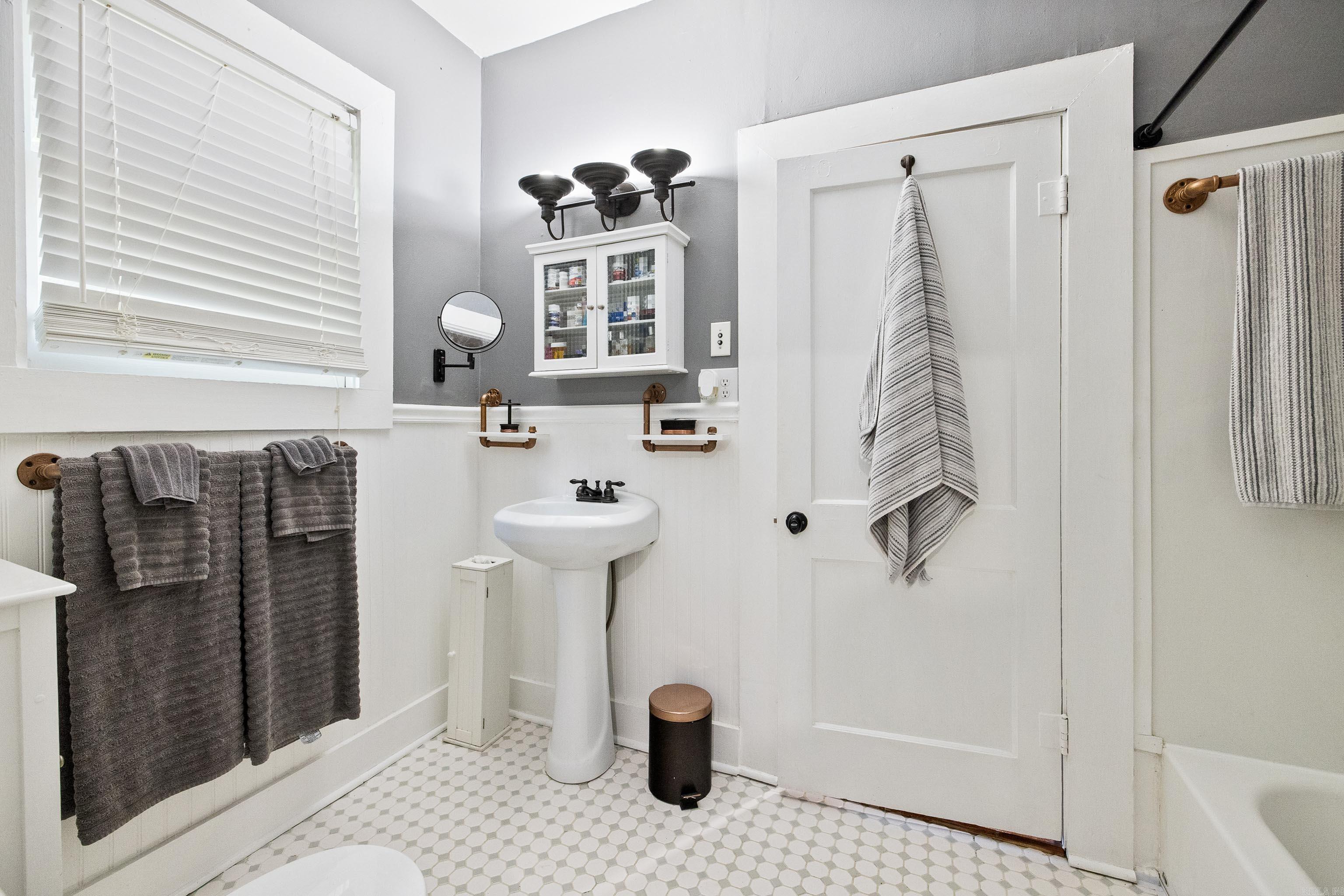 CLAYS H P ADDN TO ROLAND - Residential