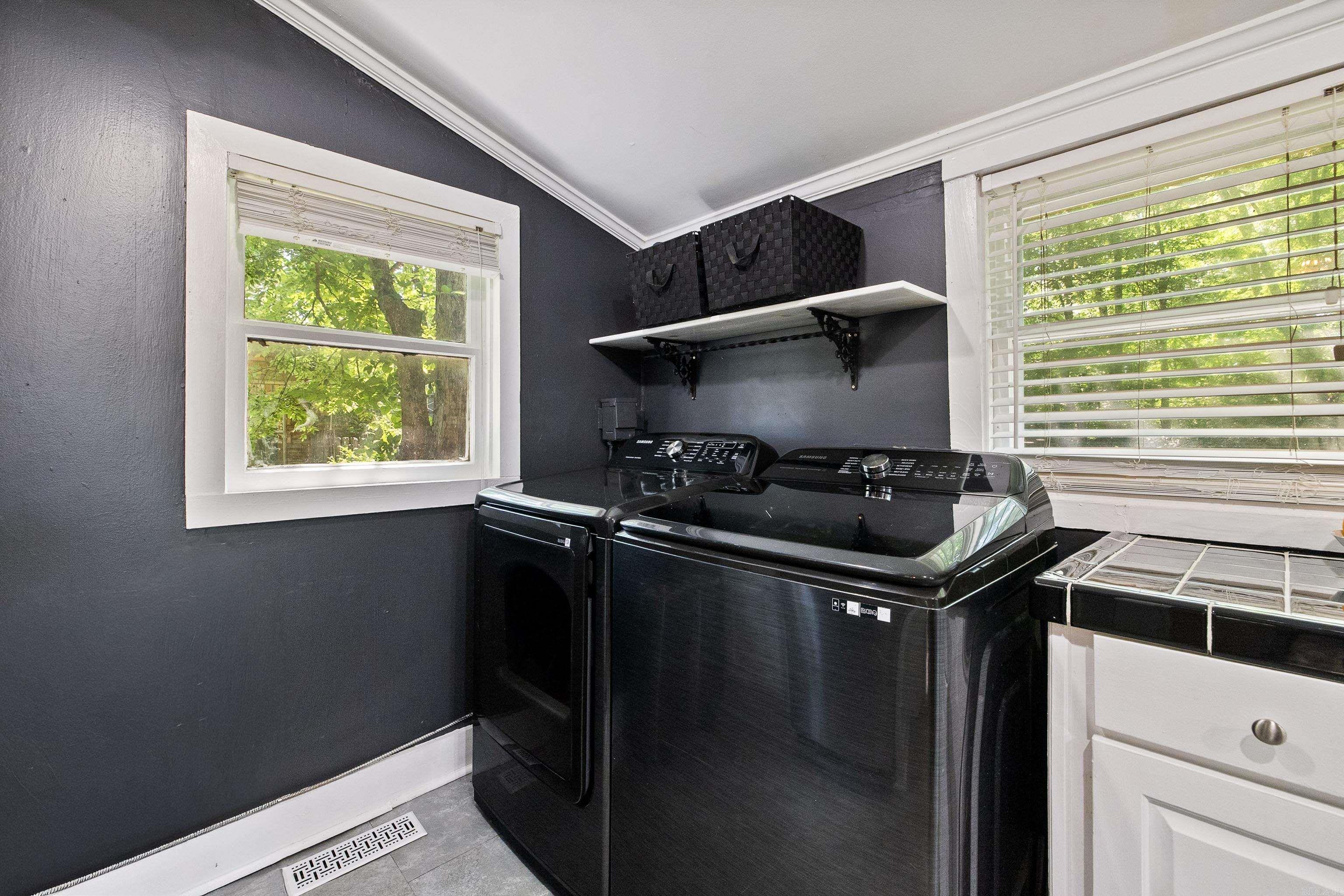 CLAYS H P ADDN TO ROLAND - Residential