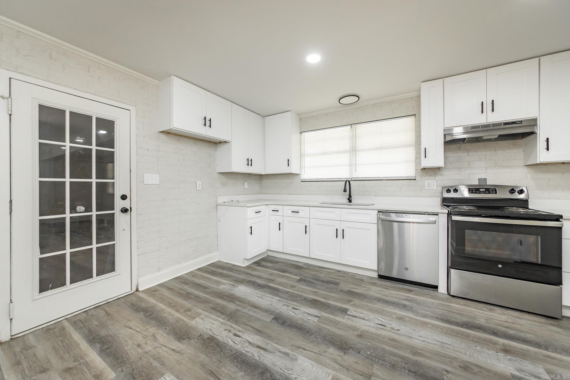 CAMELOT ESTATES - Residential