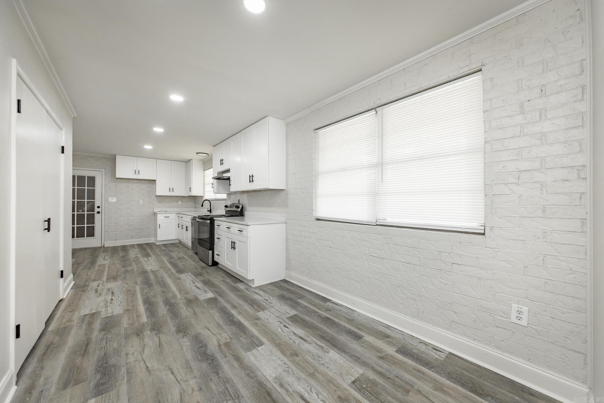 CAMELOT ESTATES - Residential