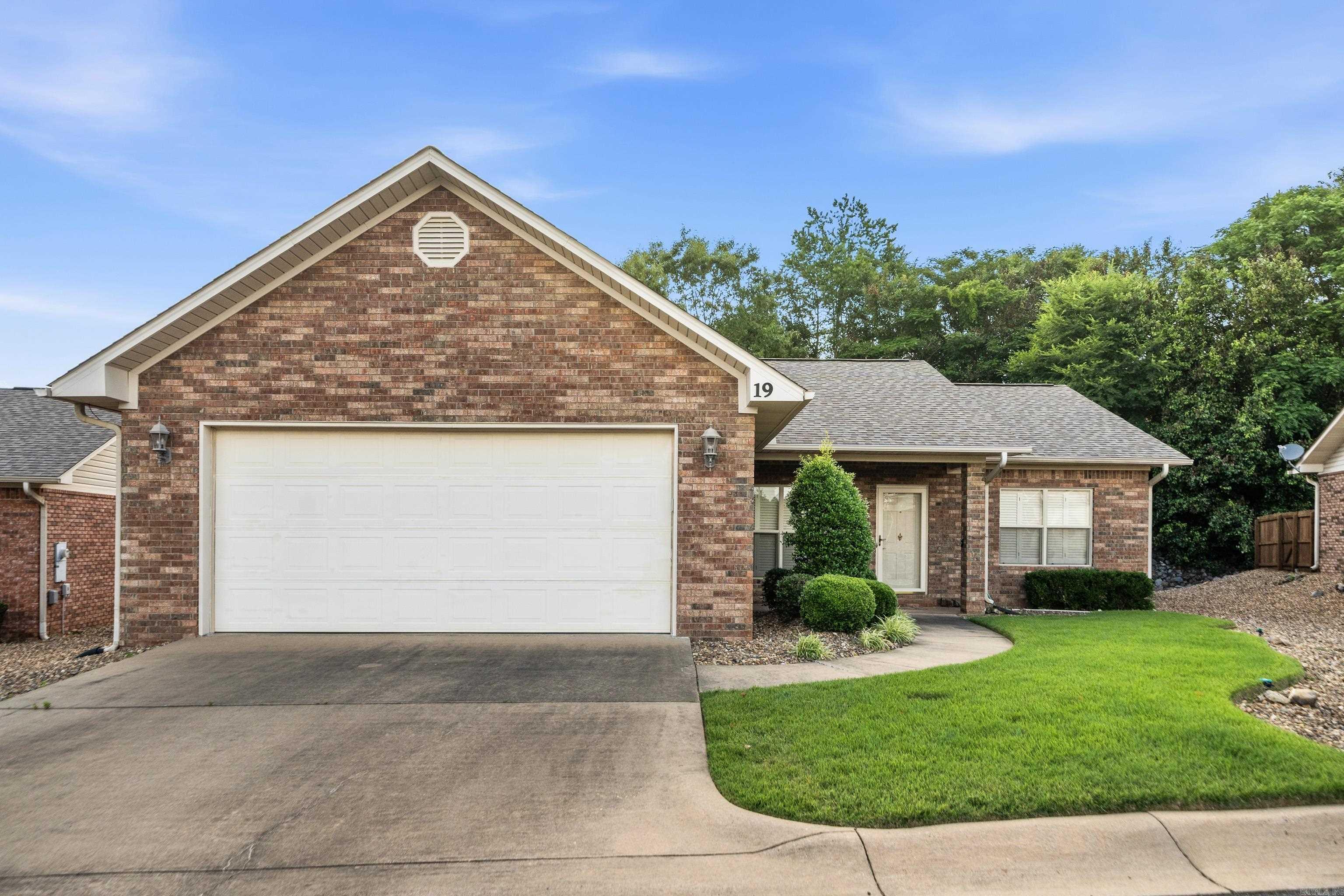 Senior 55+ living in South Ridge Garden Homes. Walk in level, well maintained and move in ready. Split floor plan. Garage, master, utility room & kitchen convenient to south side of home. Granite kitchen counter tops, tile backsplash, pantry, microwave ventahood, refrigerator conveys. Vaulted ceiling in the living room. Enclosed sun room not included in square footage however it is heated and cooled with a window unit. Fenced backyard, level lot. Newer roof, stairwell in garage leads to attic storage. Bifold window treatments. $600 Quarterly POA covers water, sewer, termite, front yards & trash pickup. Annual special assessment for insurance varies.