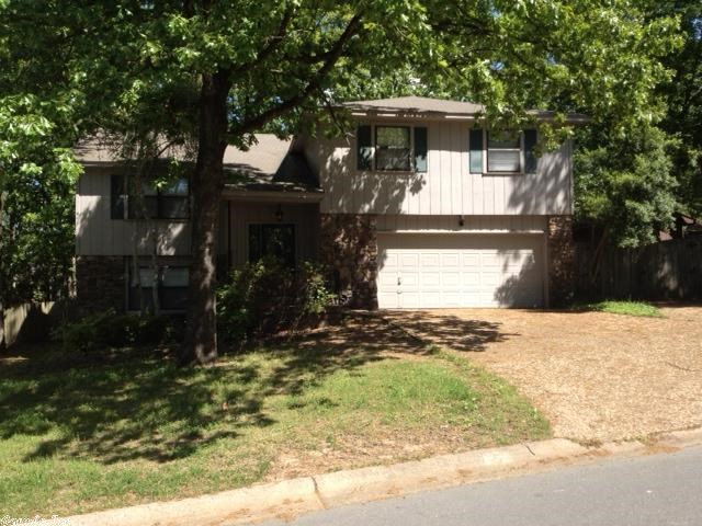 This is a short sale property.  Seller has recently completed some updates in the property.    Price is APPROVED and subject to bank approval.     Property is occupied so please make appointments with Listing office.  SEE AGENT REMARKS FOR CODE