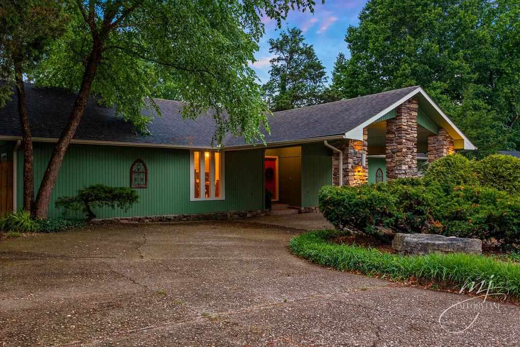 THIS AMAZING HOME FEATURES A 2 CAR COVERED CIRCLE DRIVE, 16X8 STORAGE BUILDING,18X14 COVERED DECK, & 18X5 OPEN DECK, A LARGE POOL-SIDE GAZEBO, PLUS AN IN-GROUND SWIMMING POOL. INSIDE YOU WILL FIND AN OPEN CHEF'S KITCHEN, FEATURING AN ISLAND WITH BAR STOOL SEATING, OFFICE SPACE & A COMFORTABLE FAMILY ROOM THAT LEADS OUT TO THE COVERED DECK. THE FORMAL DINING AREA LEADS TO A SUNKEN LIVING ROOM FEATURING VAULTED CEILINGS & 2-SIDED FIREPLACE. THE MASTER BEDROOM FEATURES A WALK-IN SHOWER & LARGE WALK-IN CLOSET.