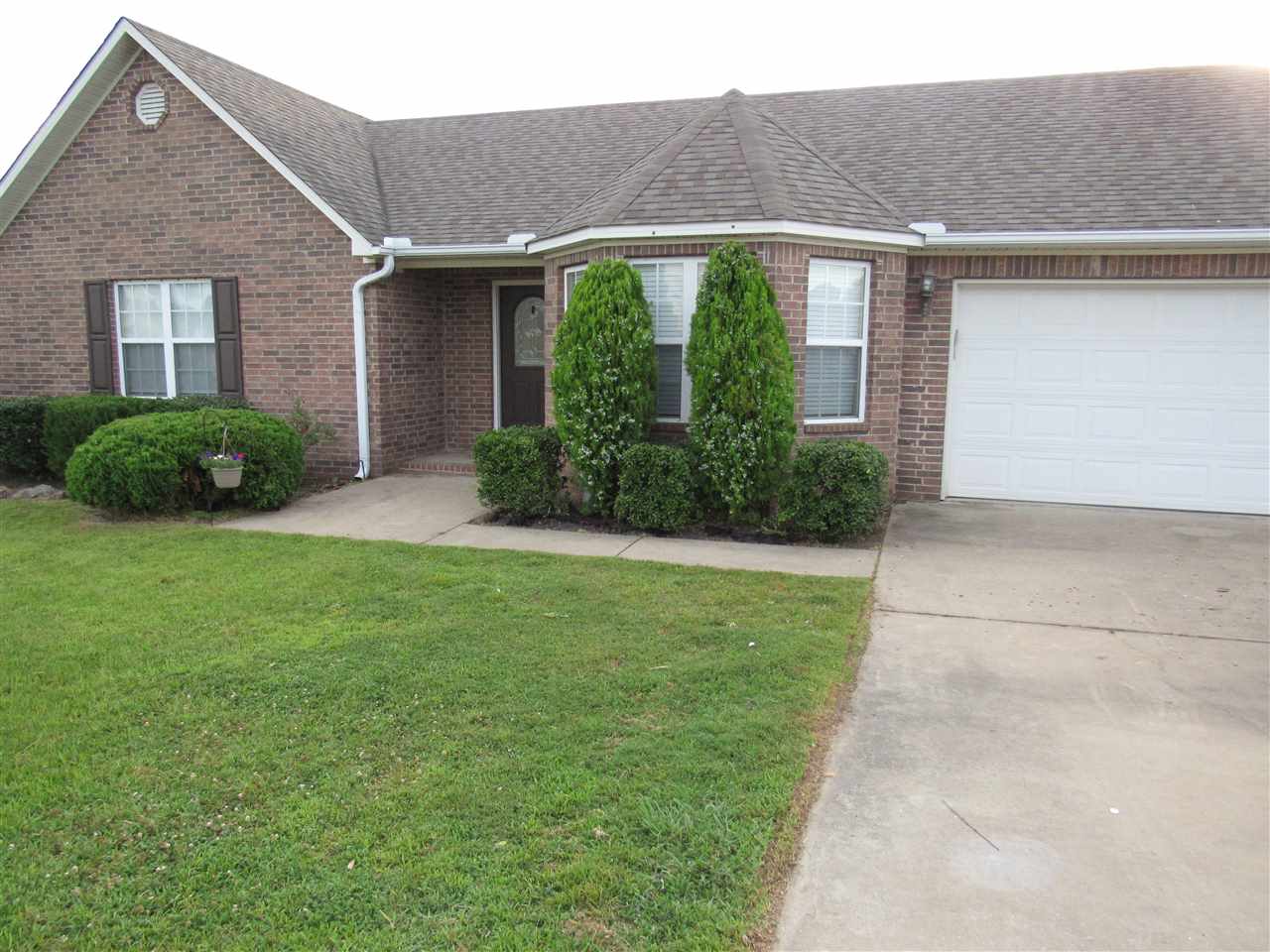 Move in ready! This 3 bedroom 2 bath home includes a privacy fenced backyard, double garage, fresh paint and new carpet in the master bedroom. The master suite is spacious with a very large bathroom with 2 walk in closets, a jetted tub and walk in shower. Located in a wonderful neighborhood in the Westside school district. Call today to schedule a viewing. Could quality for 100% RD financing.