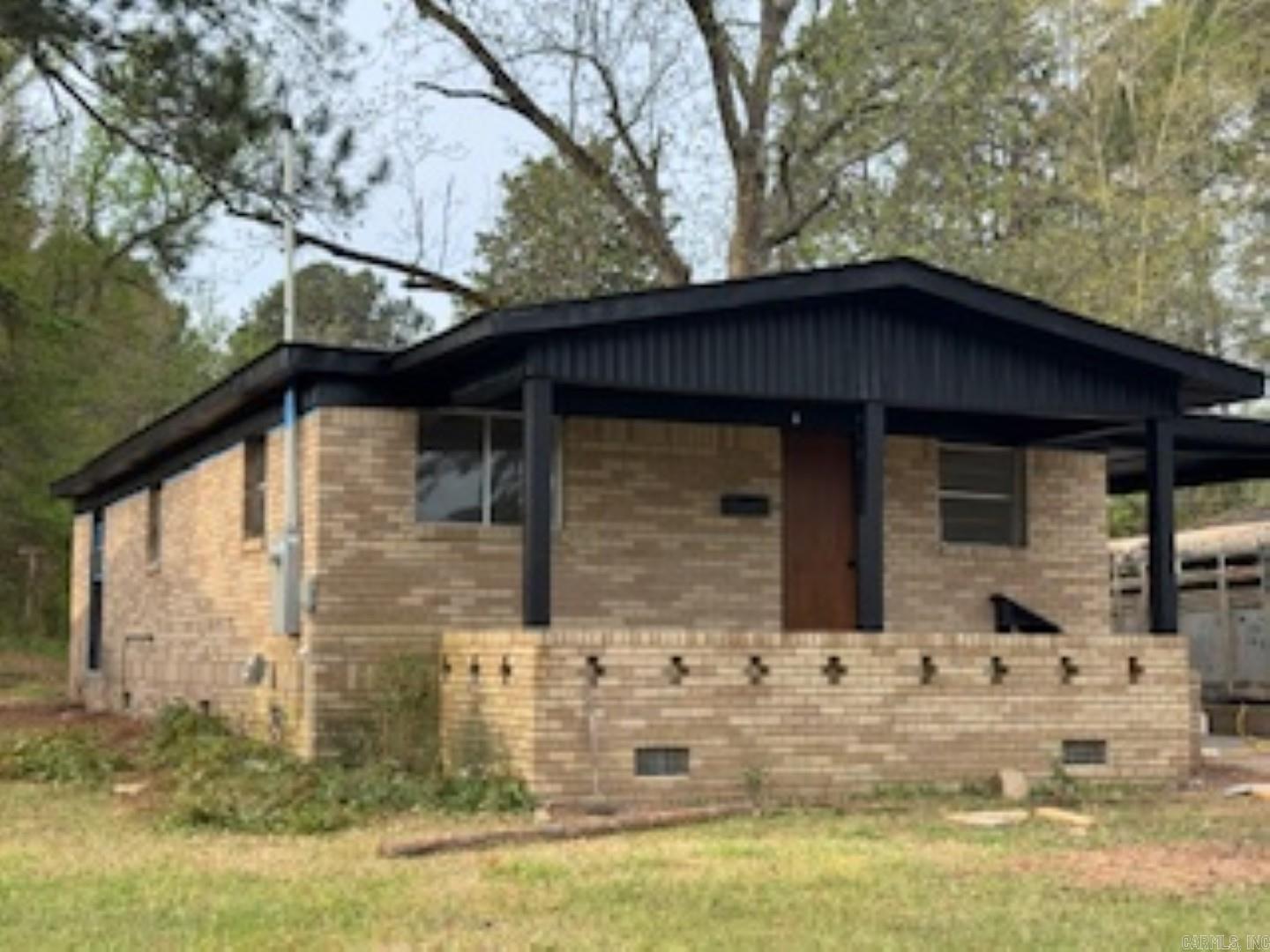 Discover this charming, fully renovated 3-bedroom, 1-bath home that's move-in ready! Step inside to find stunning new wood floors, new air and heat unit fresh paint throughout, and modern fixtures that create a welcoming atmosphere. The kitchen features brand-new appliances, making meal prep a breeze. Enjoy the spacious backyard, perfect for entertaining guests or relaxing outdoors. This delightful home offers comfort, style, and everything you need—schedule your tour today before it's gone!