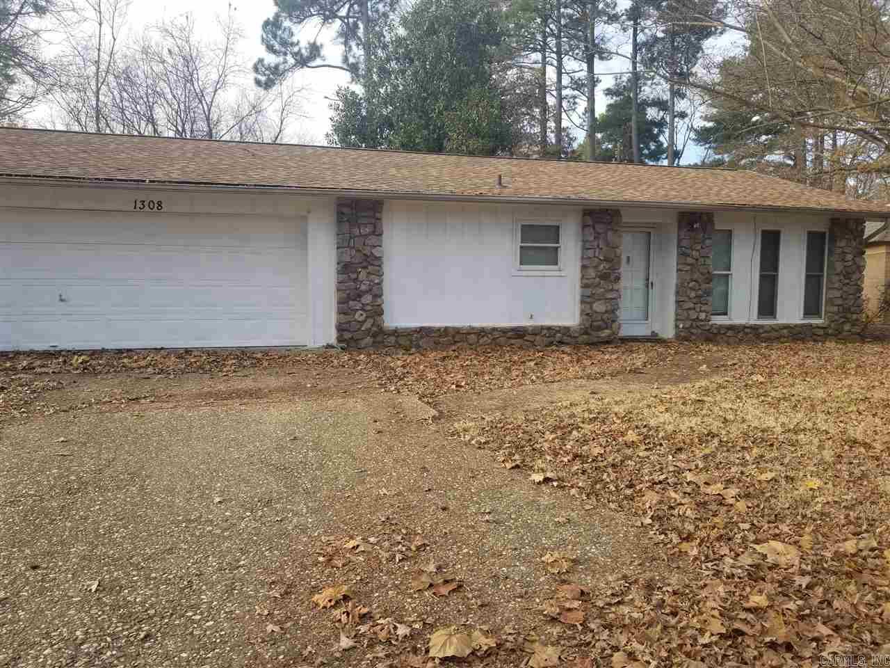 3 bedroom 2 bath home. Fenced yard. Lease terms $980 deposit, $40 application fee. Apply online at c21prjxrentals.com