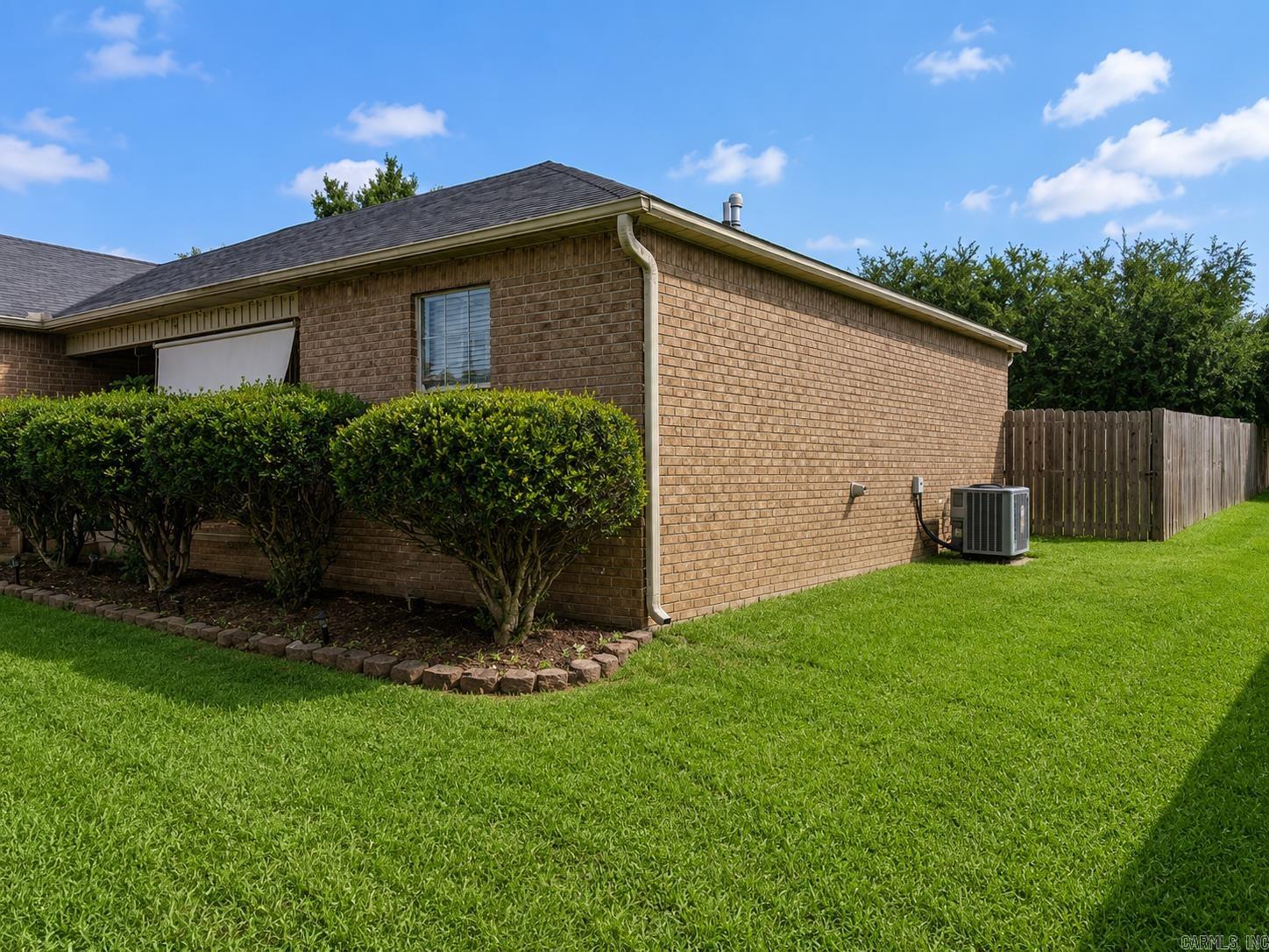 SUMMERBROOKE - Residential
