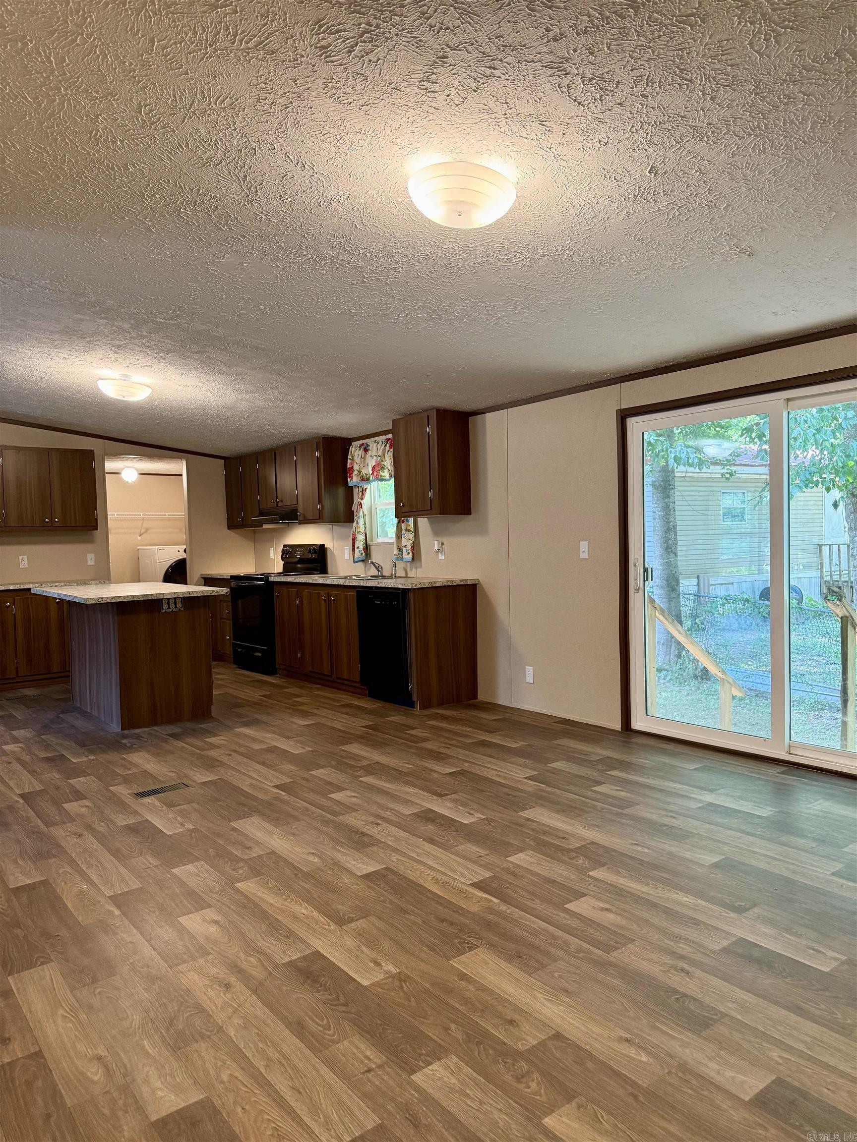 RAINBOW ISLAND - Residential
