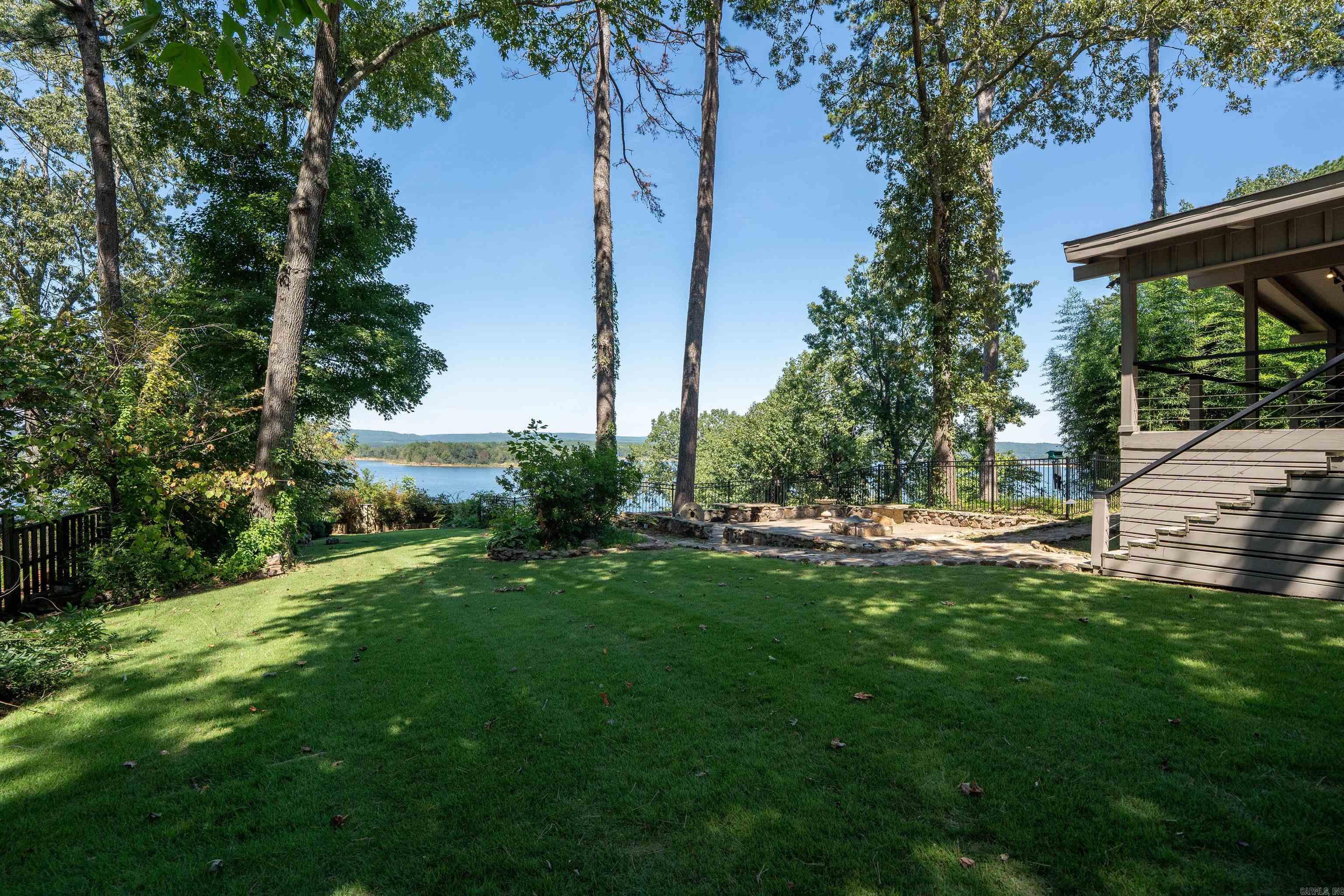 BRIARCLIFF - LAKE - Residential
