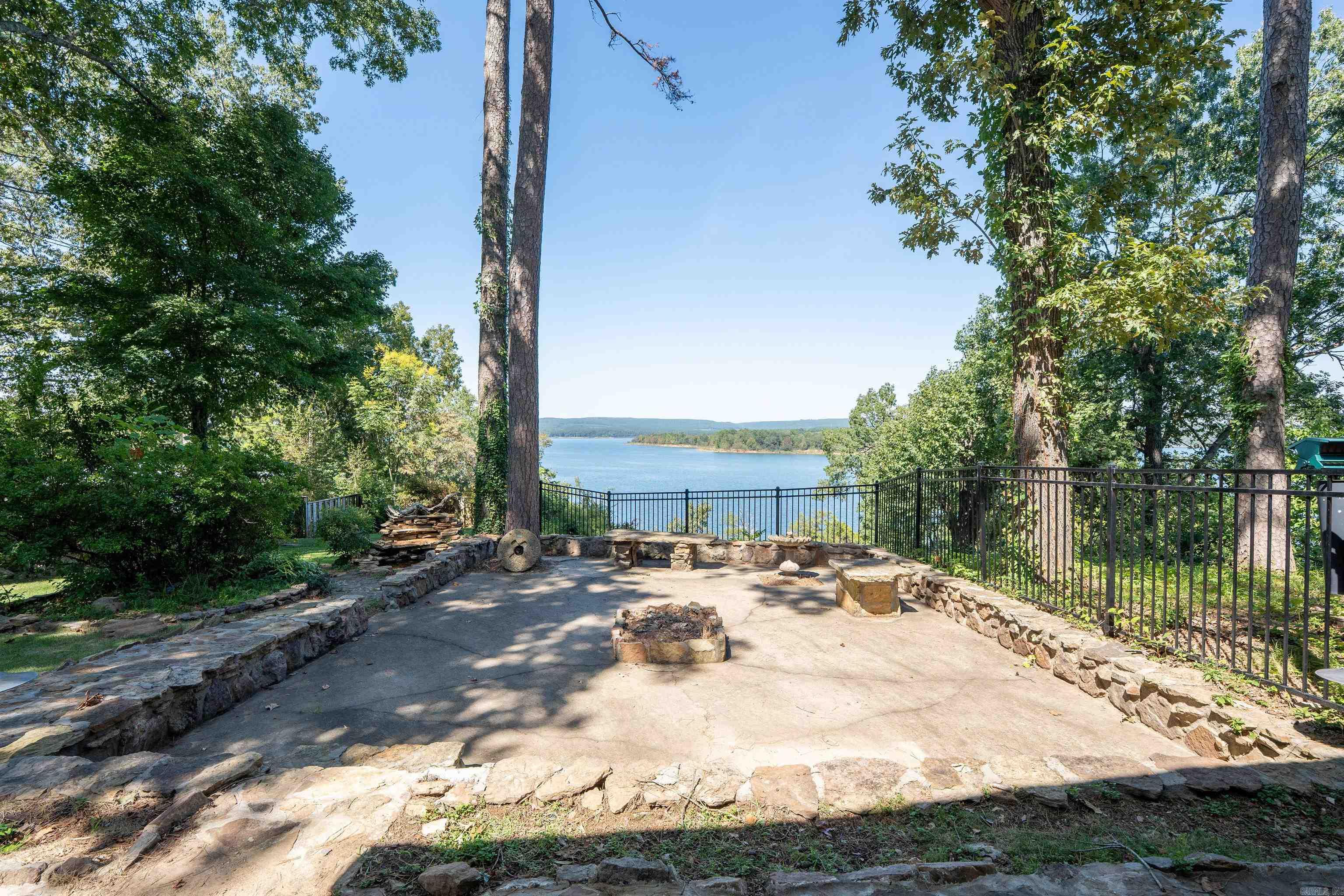 BRIARCLIFF - LAKE - Residential