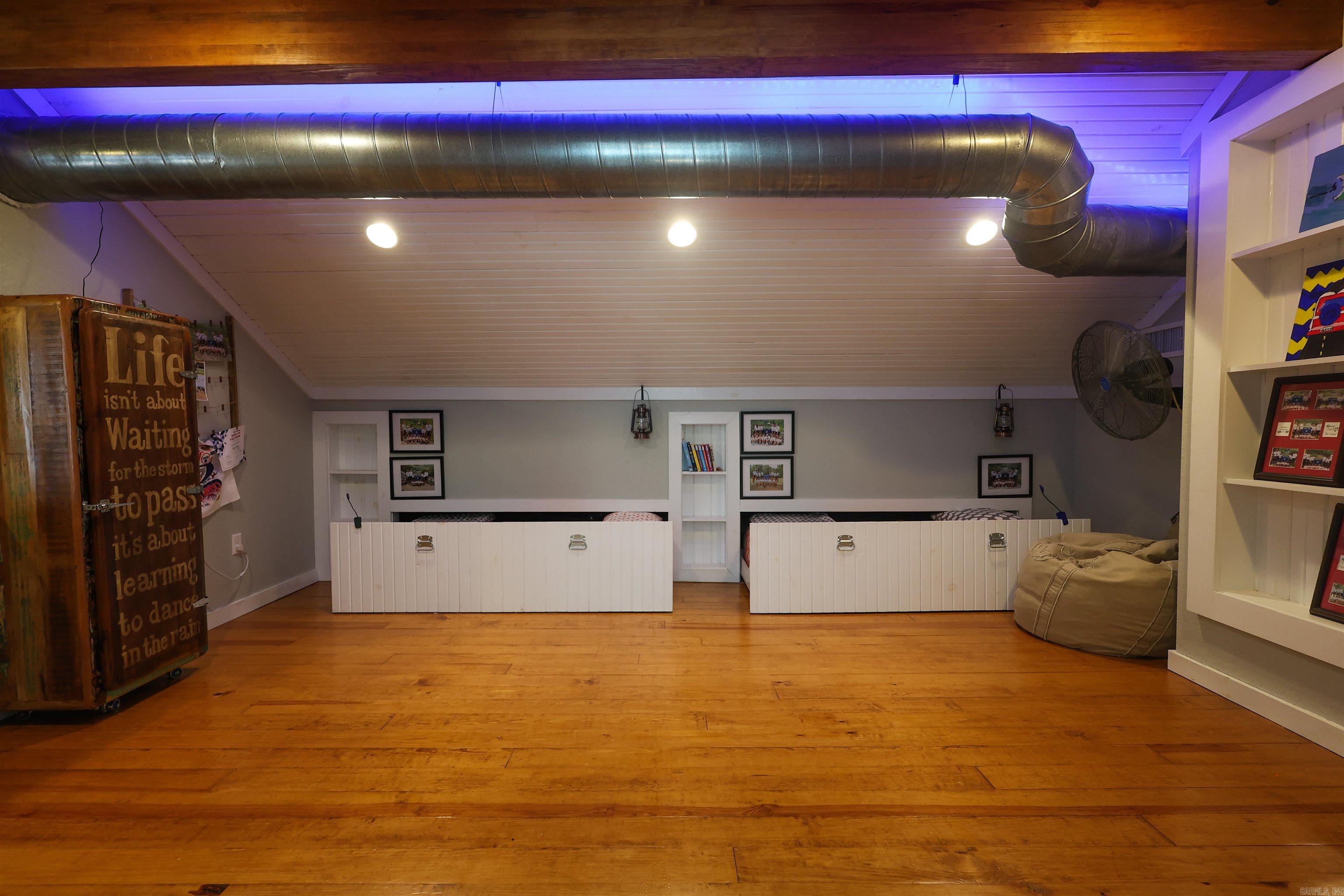WOODLAND SPRINGS - Residential