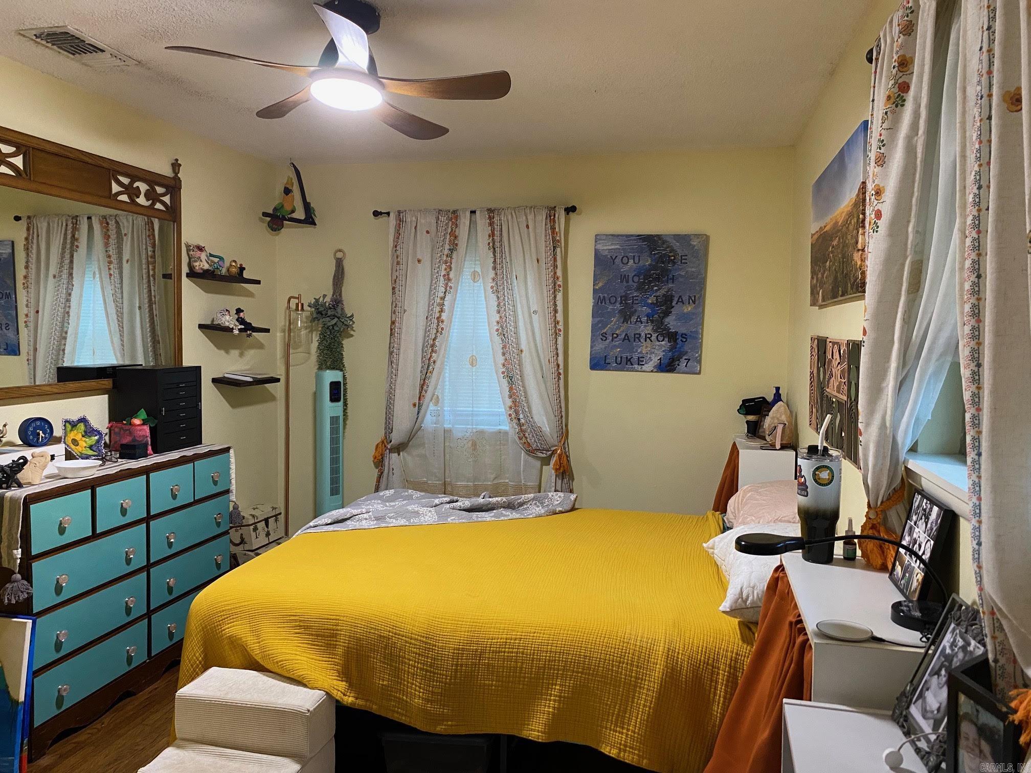 TWIN LAKES - Residential
