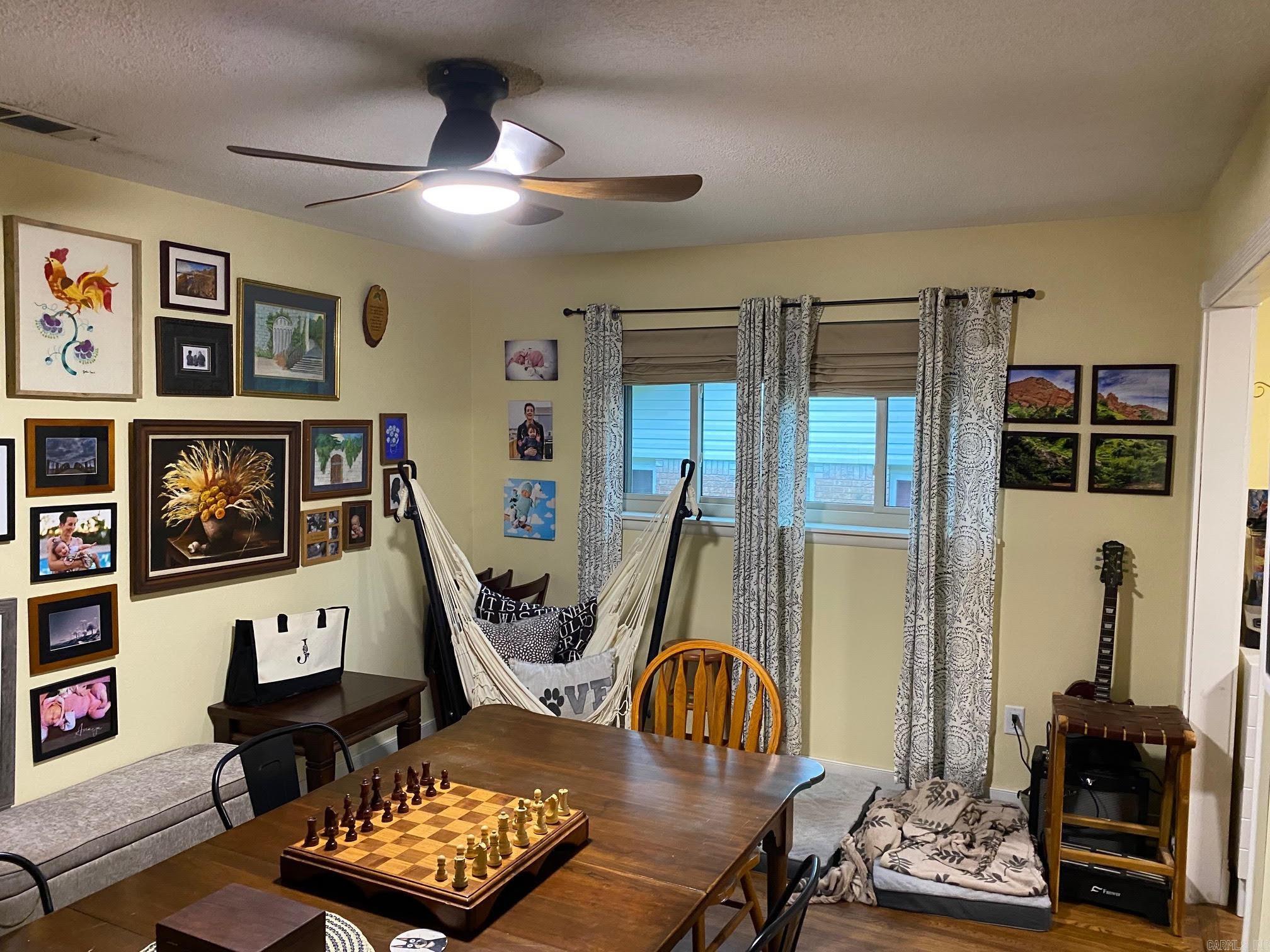 TWIN LAKES - Residential